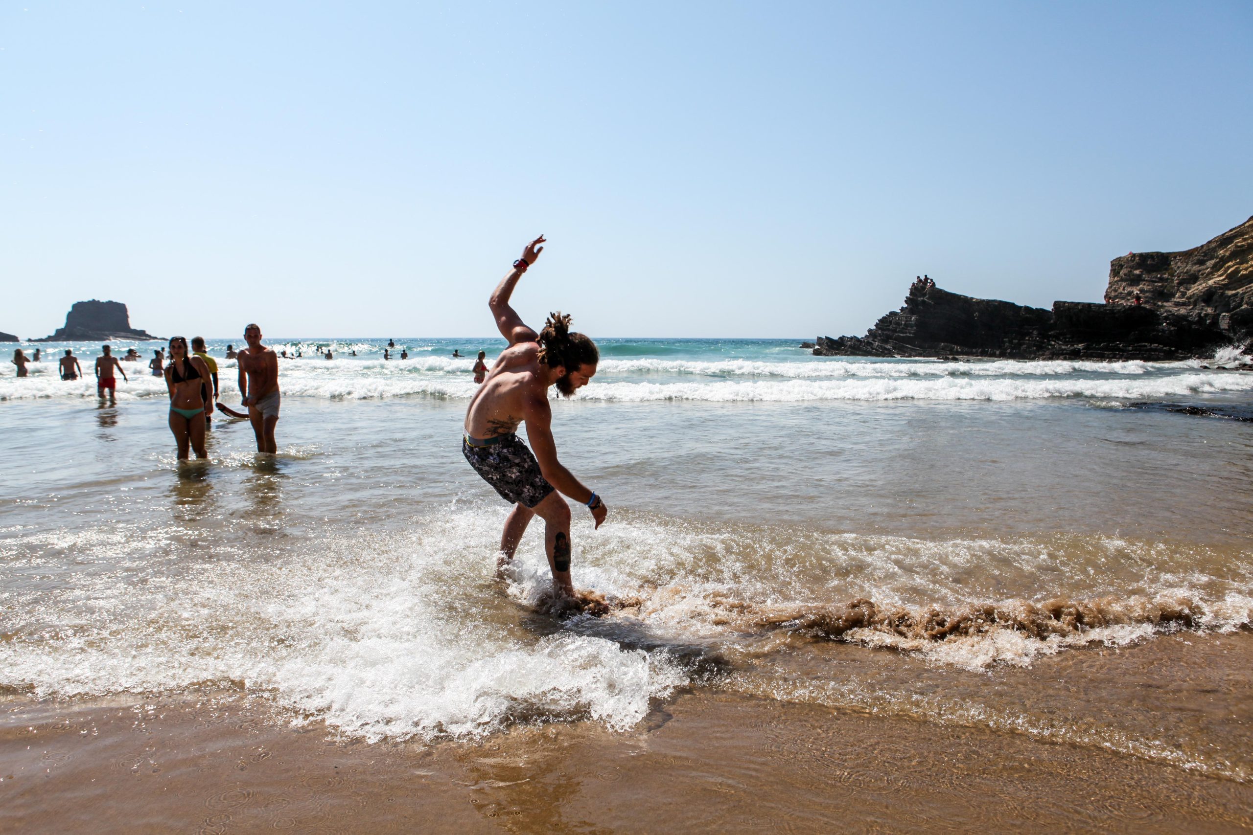 Praia da Zambujeira do Mar interdita a banhos