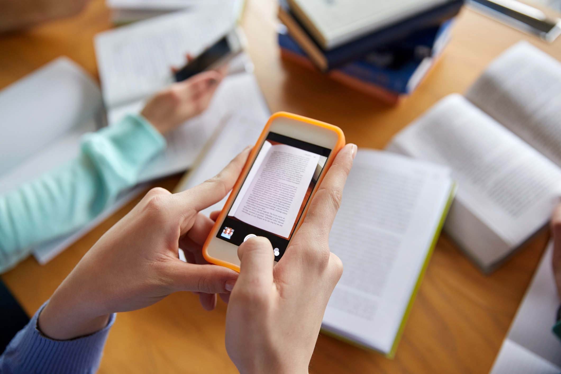 Educação. Movimento defende proibição dos telemóveis nas escolas e fim dos manuais digitais