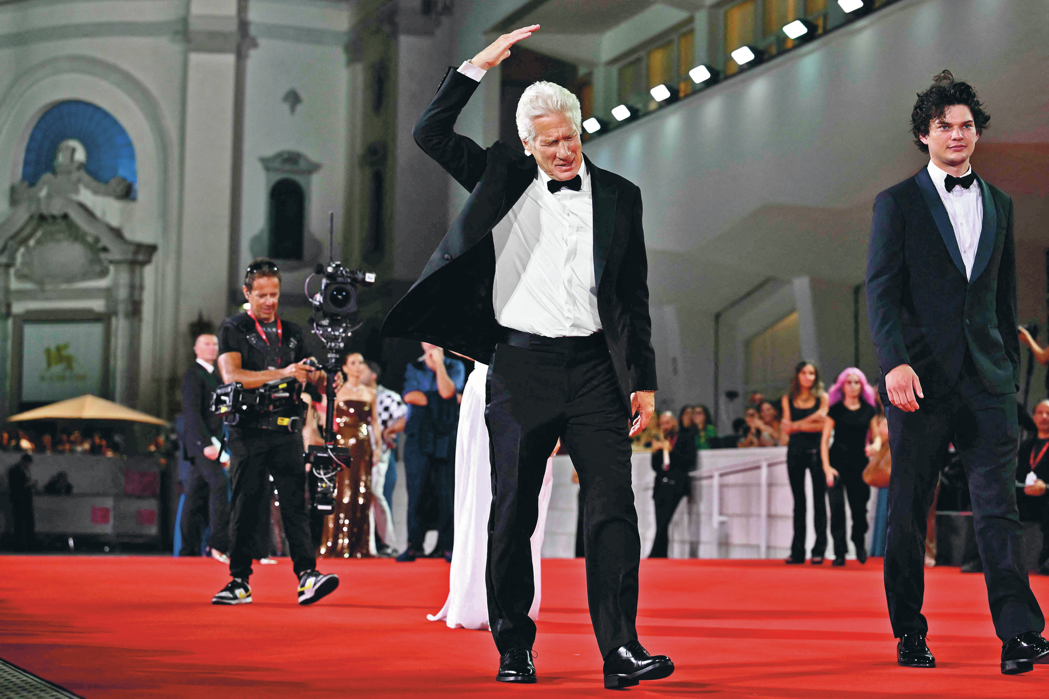 Cinema e vaidades na montra de Veneza