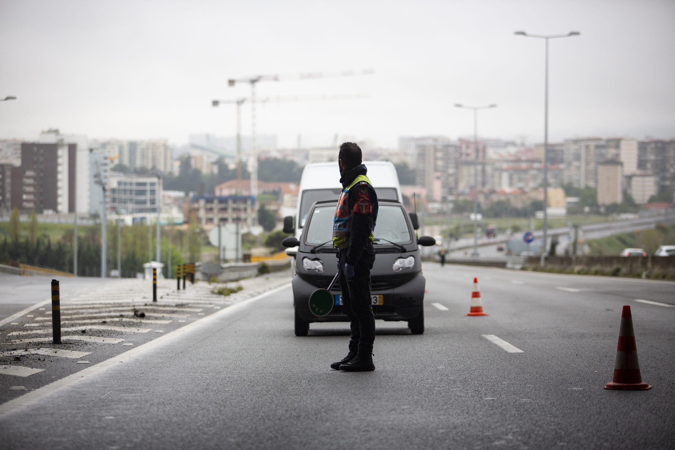 Mais acidentes, mais mortes e mais infrações nas estradas em agosto, indica balanço da PSP