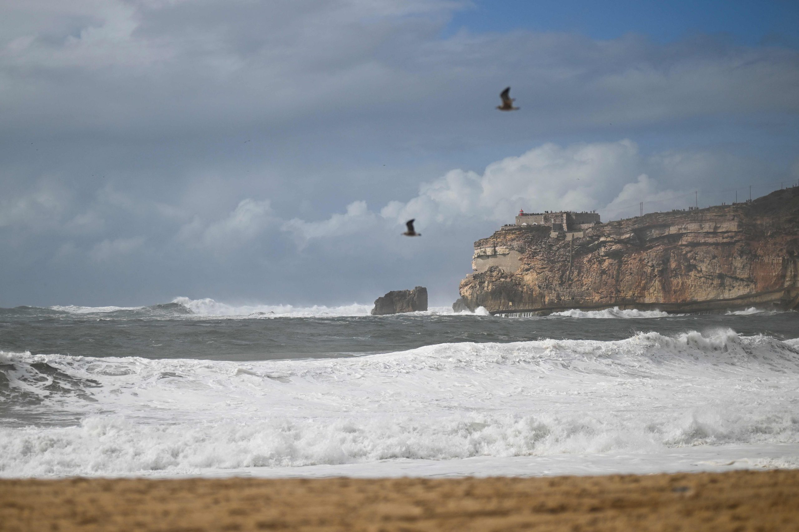 Mau tempo em Portugal continental até à madrugada de domingo