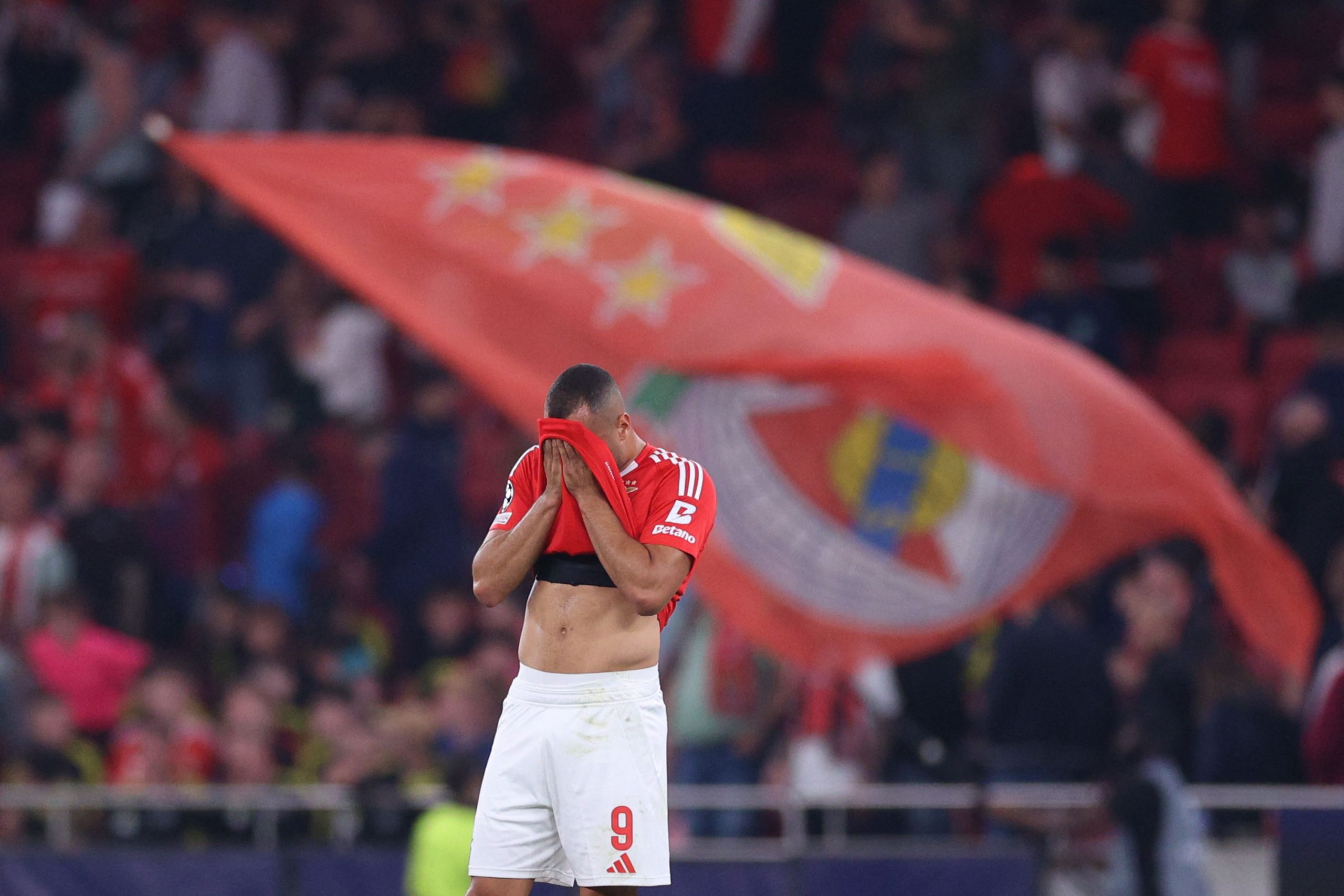 Liga dos Campeões. Benfica sofre primeira derrota