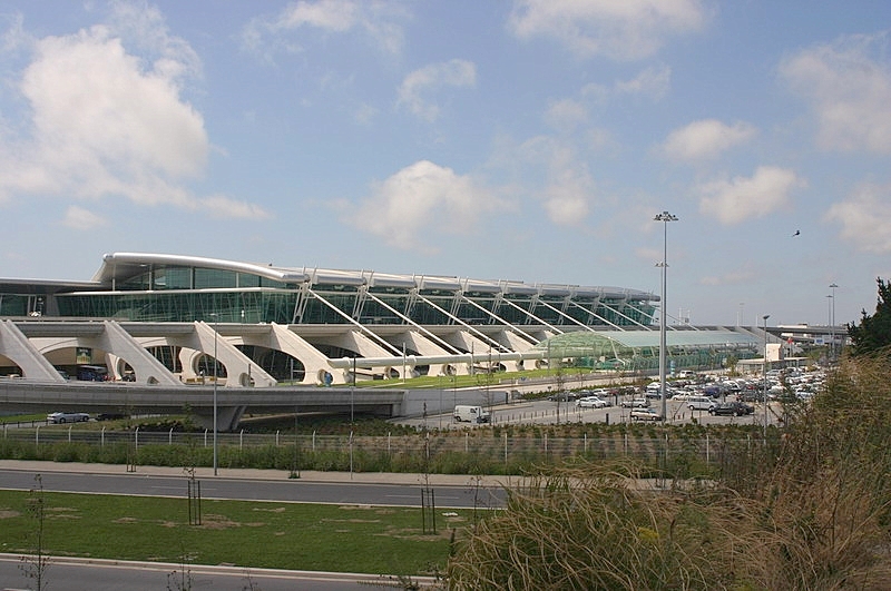 Caça francês aterra de emergência no Aeroporto Sá Carneiro no Porto