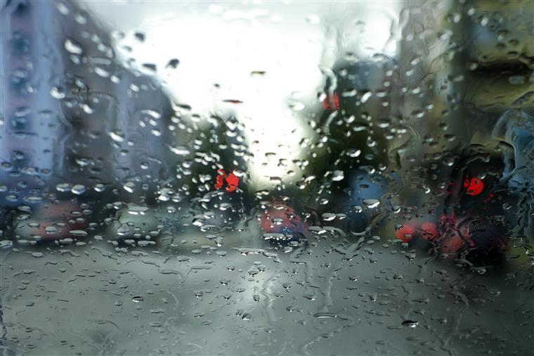 Domingo com muita chuva em quase todo o país