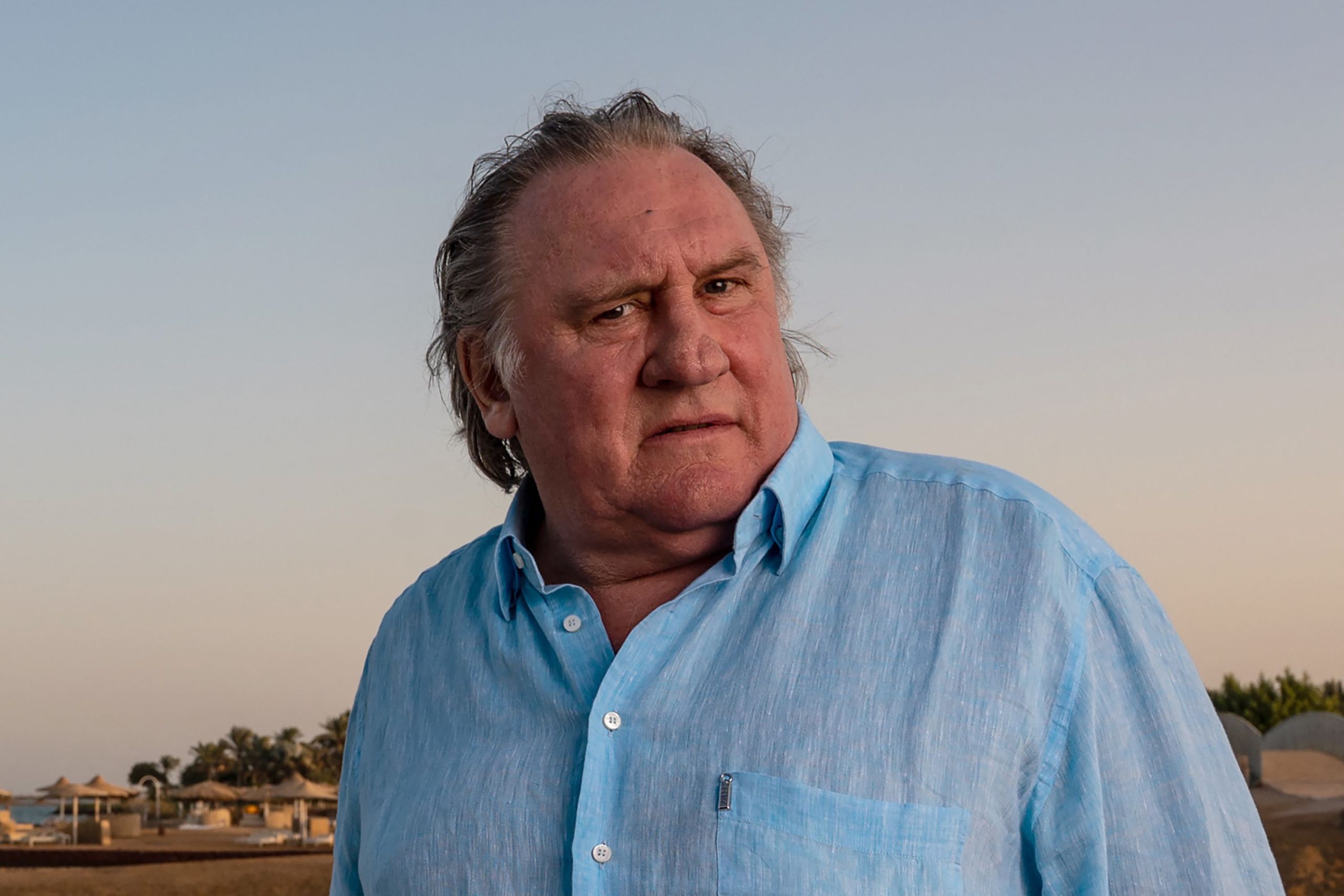 Gérard Depardieu falha julgamento por agressões sexuais por motivos de saúde