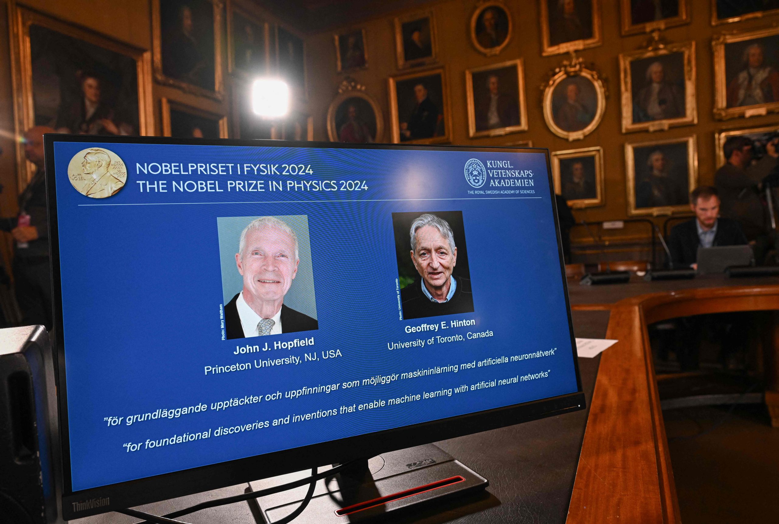 Nobel da Física atribuído a John J. Hopfield e Geoffrey E. Hinton