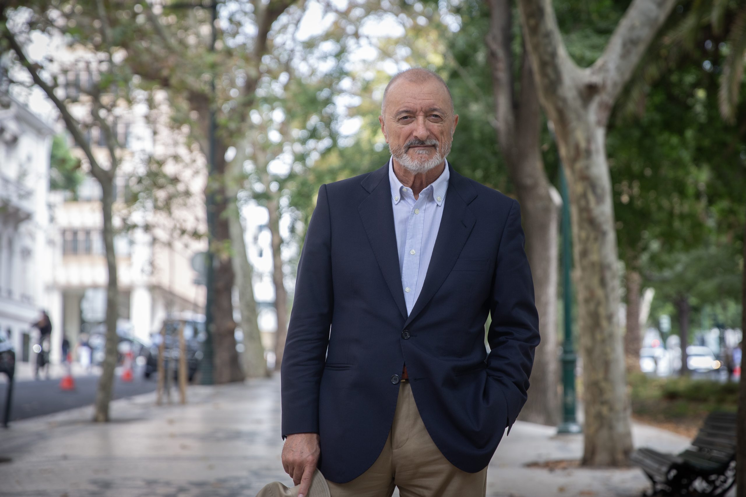 Arturo Pérez-Reverte: “O ser humano é bom e mau ao mesmo tempo. Pode-se ser herói de manhã e violador à tarde”