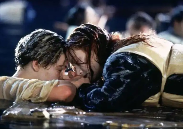 Kate Winslet dá pormenor sobre cena icónica de Titanic, mas dúvida mantém-se