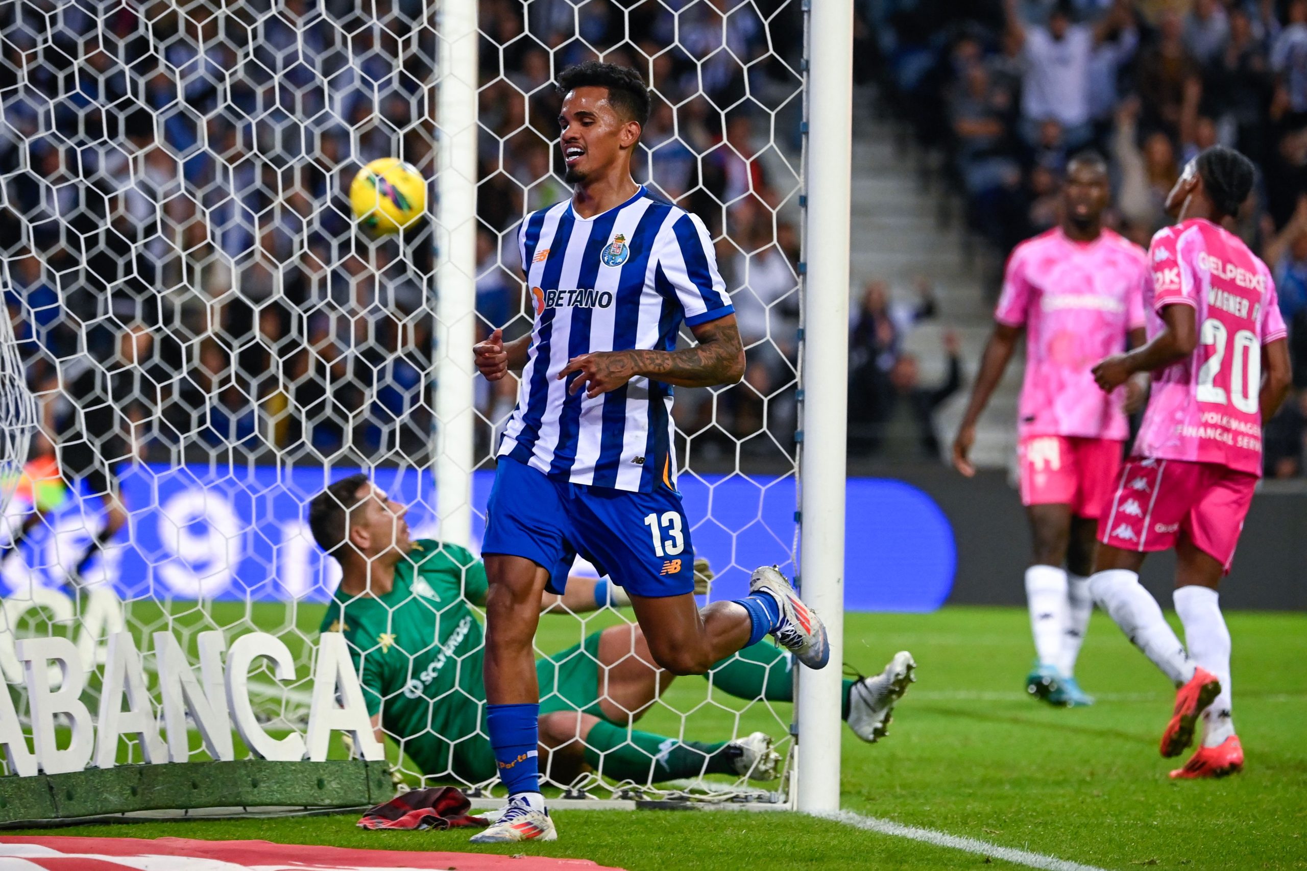 I Liga. FC Porto goleia Estoril