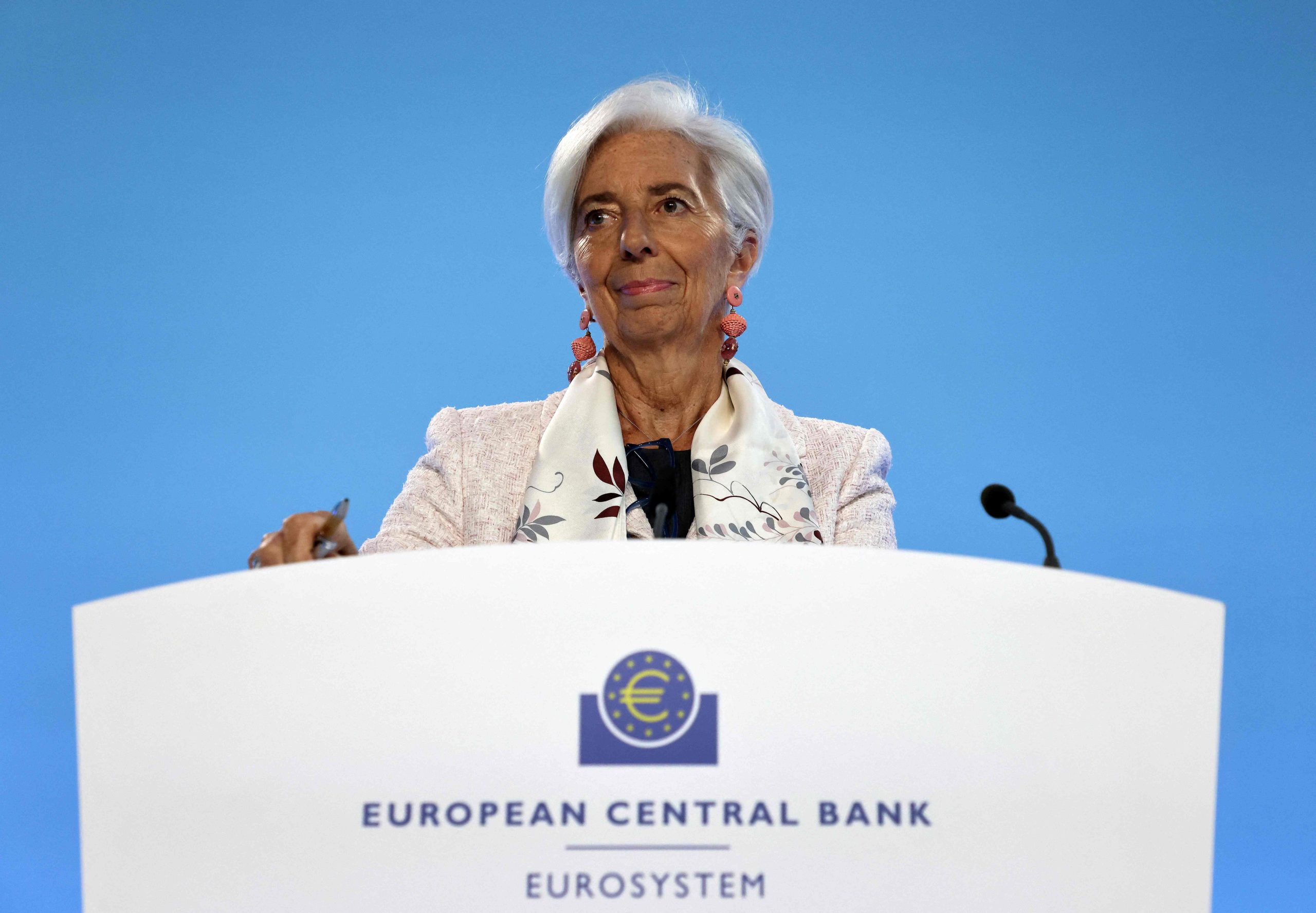 Lagarde defende negociação da UE com Trump