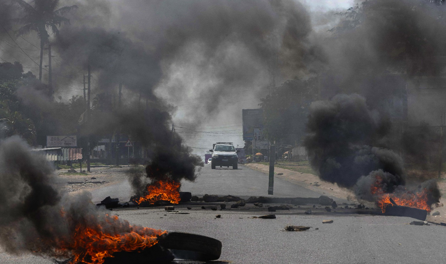 Mondlane convoca novos protestos e manifestantes bloqueiam avenidas em Moçambique (vídeo)