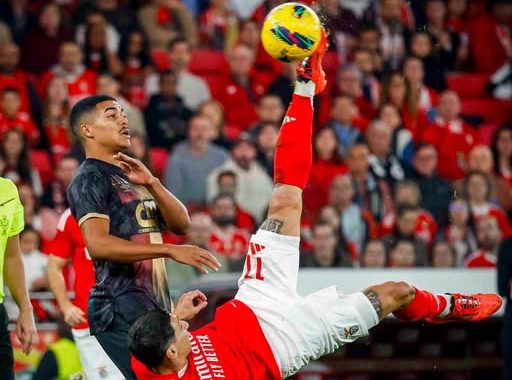 Benfica esmaga Estrela da Amadora com show de Di María