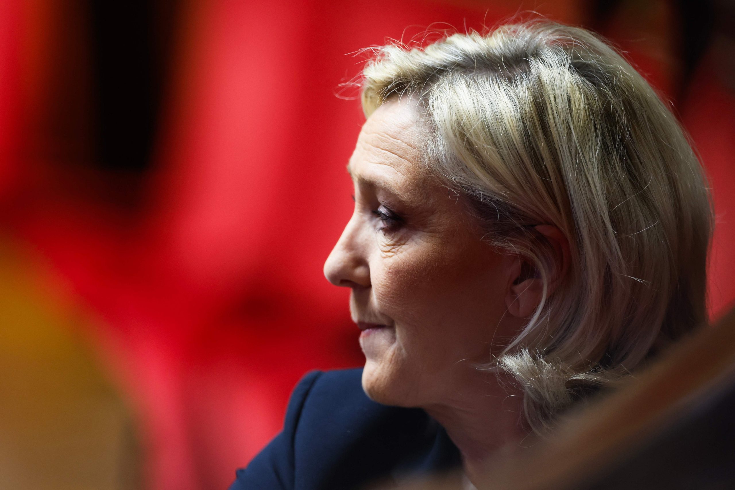 MP francês pede cinco anos de prisão e inelegibilidade para Marine Le Pen