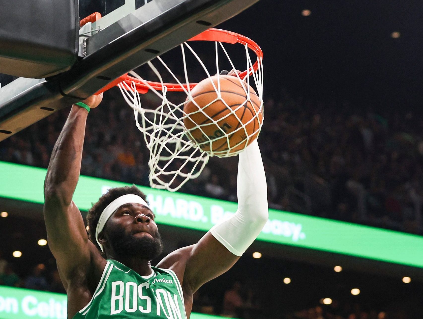 Neemias Queta já é titular nos campeões da NBA    