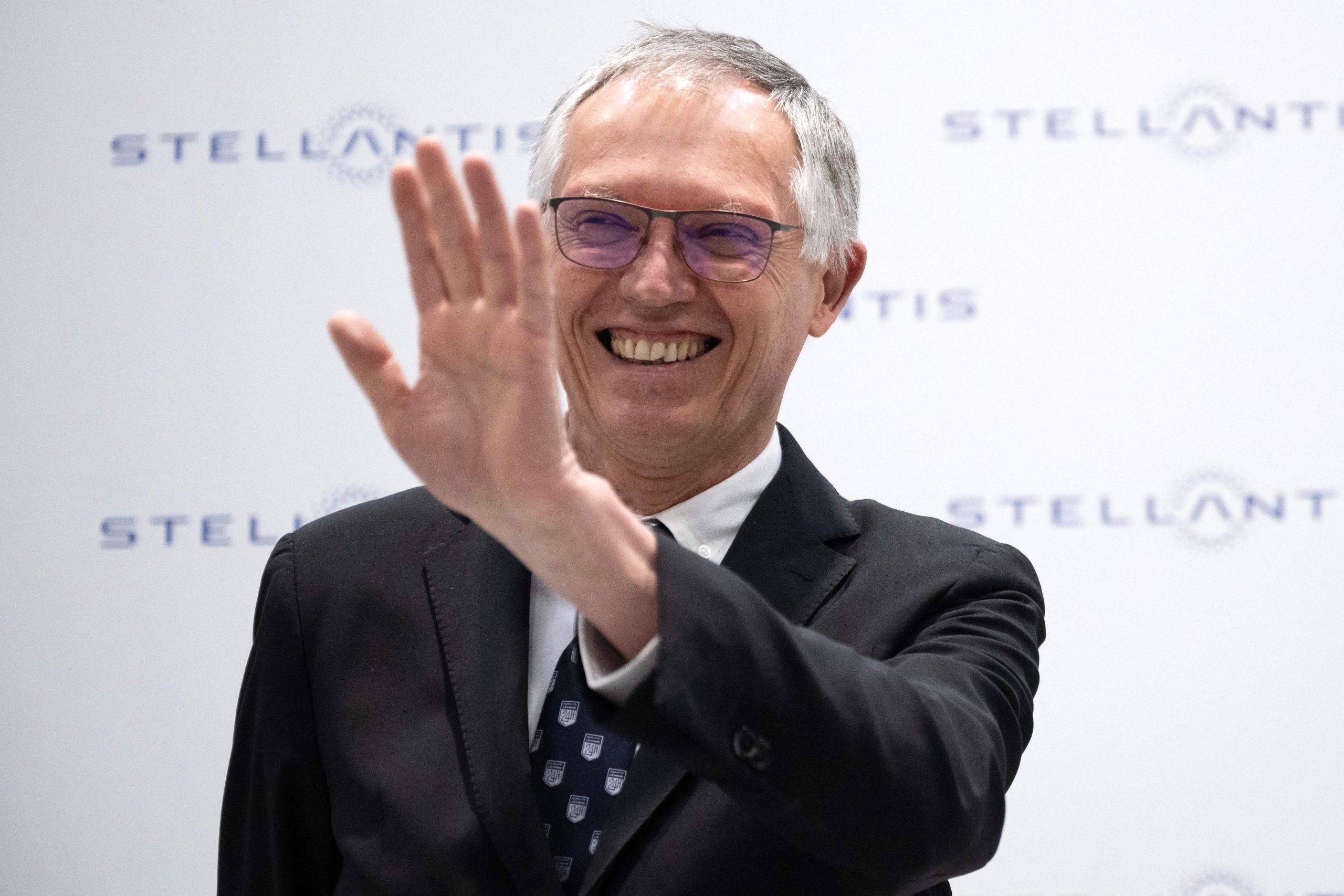 Carlos Tavares renuncia a CEO da Stellantis