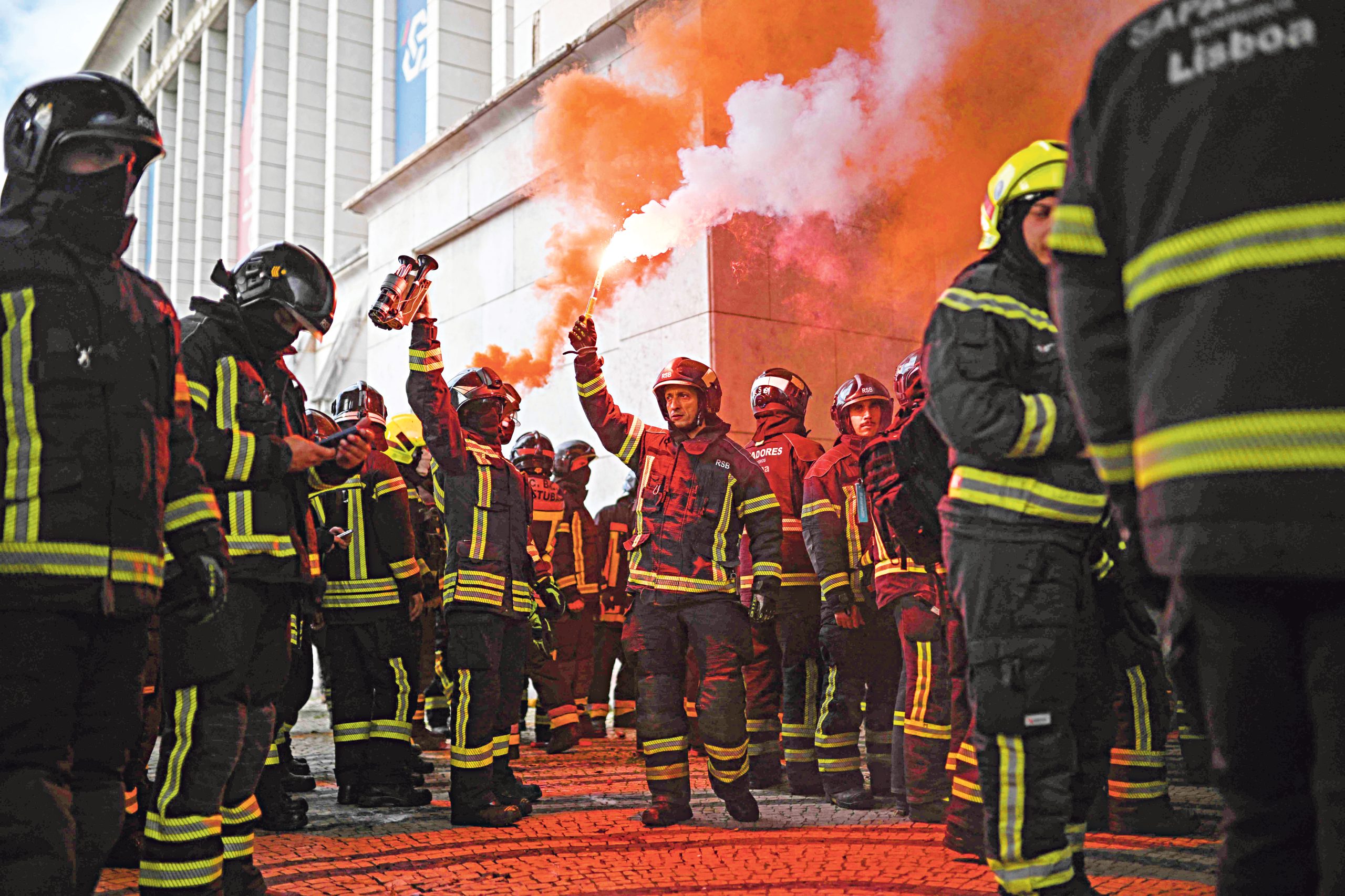 Sapadores Bombeiros com ligações às claques de futebol