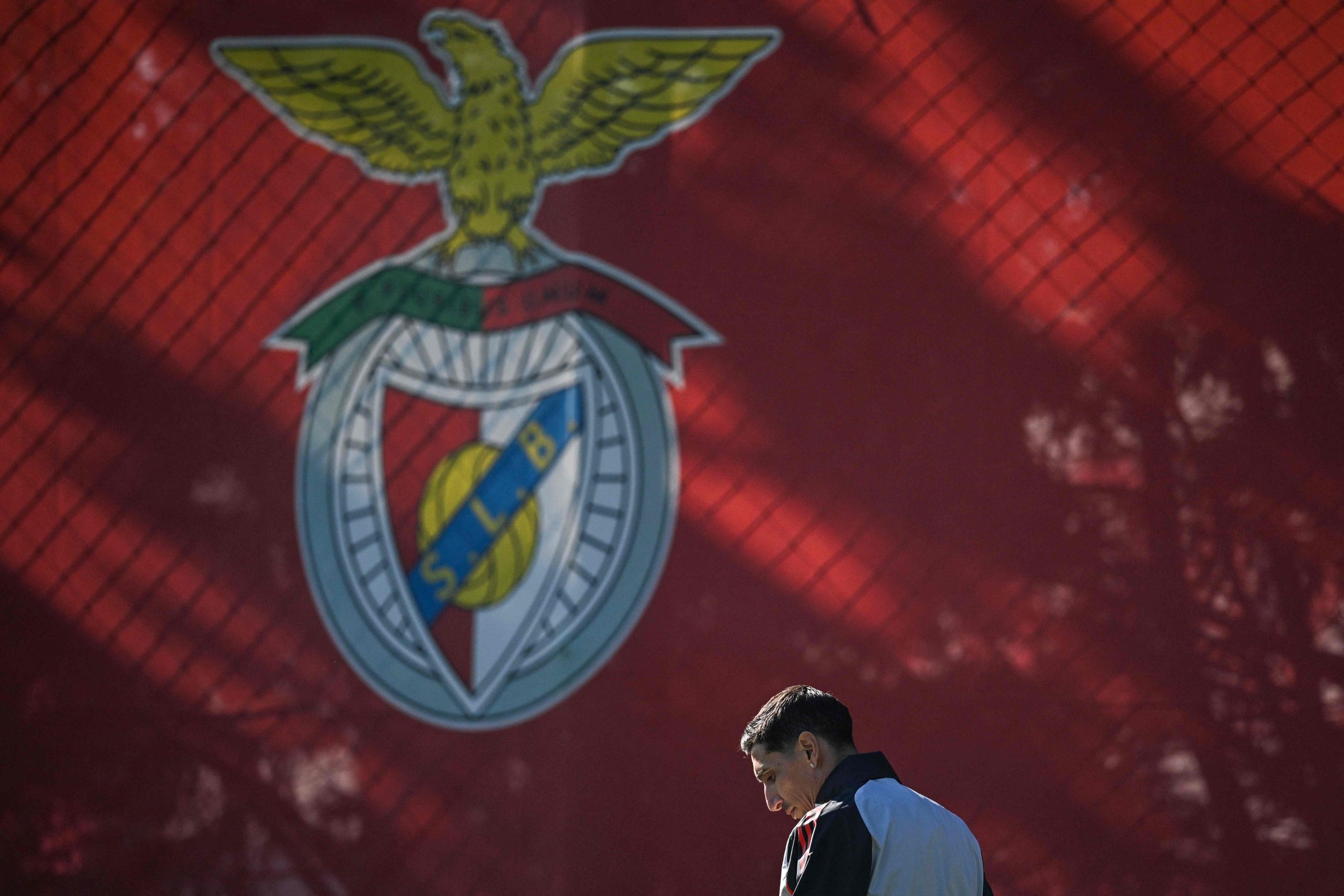 Benfica é o quinto clube com maior lucro em  transferências de jogadores contratados