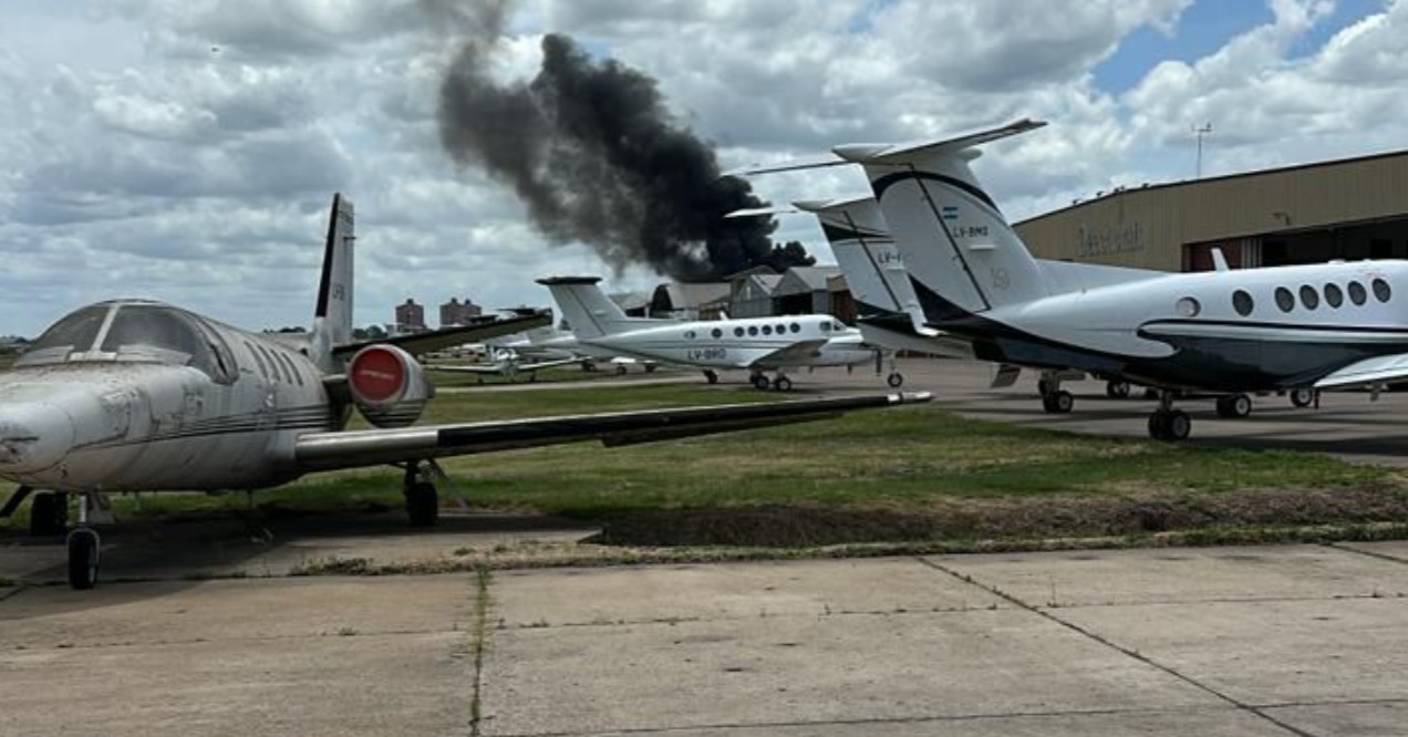 Avião falha despenha-se colide com casa na Argentina