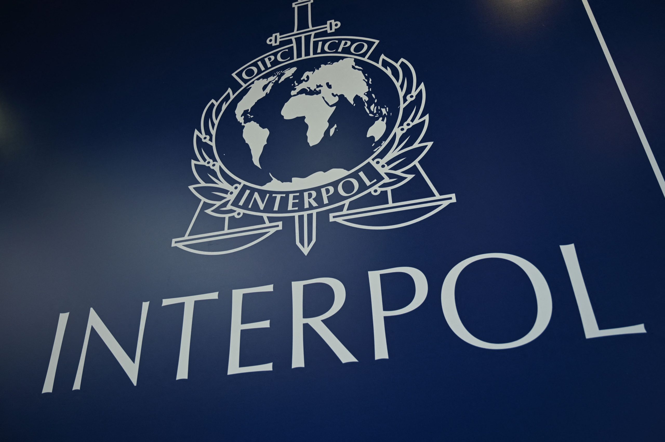 Interpol detém 58 dos fugitivos mais perigosos do mundo. Um deles estava em Portugal