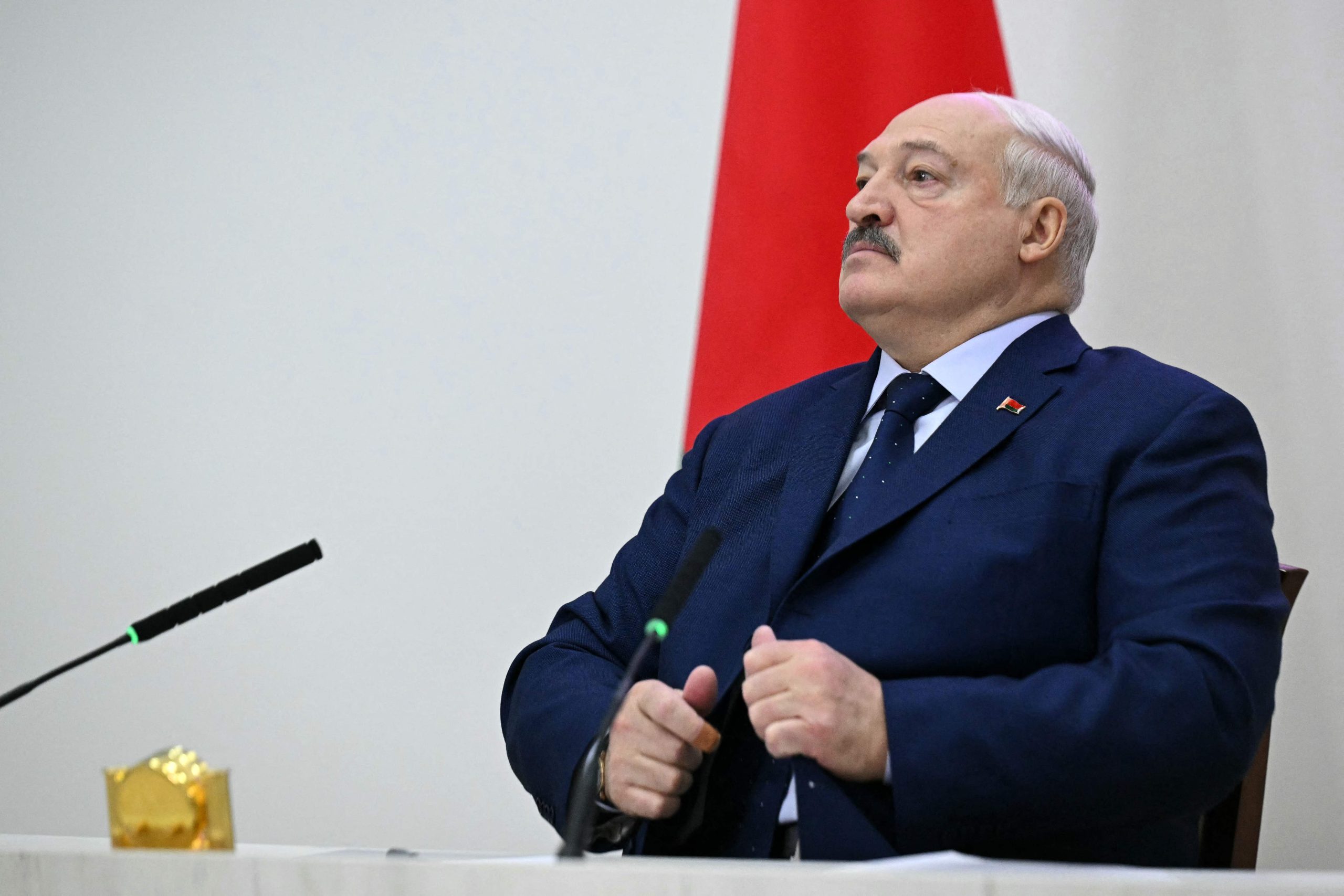 Lukashenko diz que Bielorrússia é “democracia brutal”