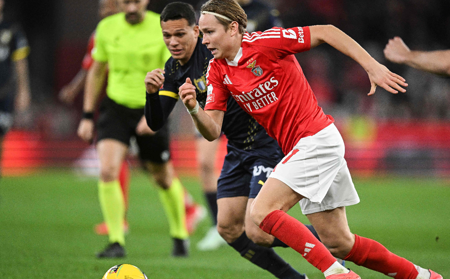 Benfica goleia Famalicão