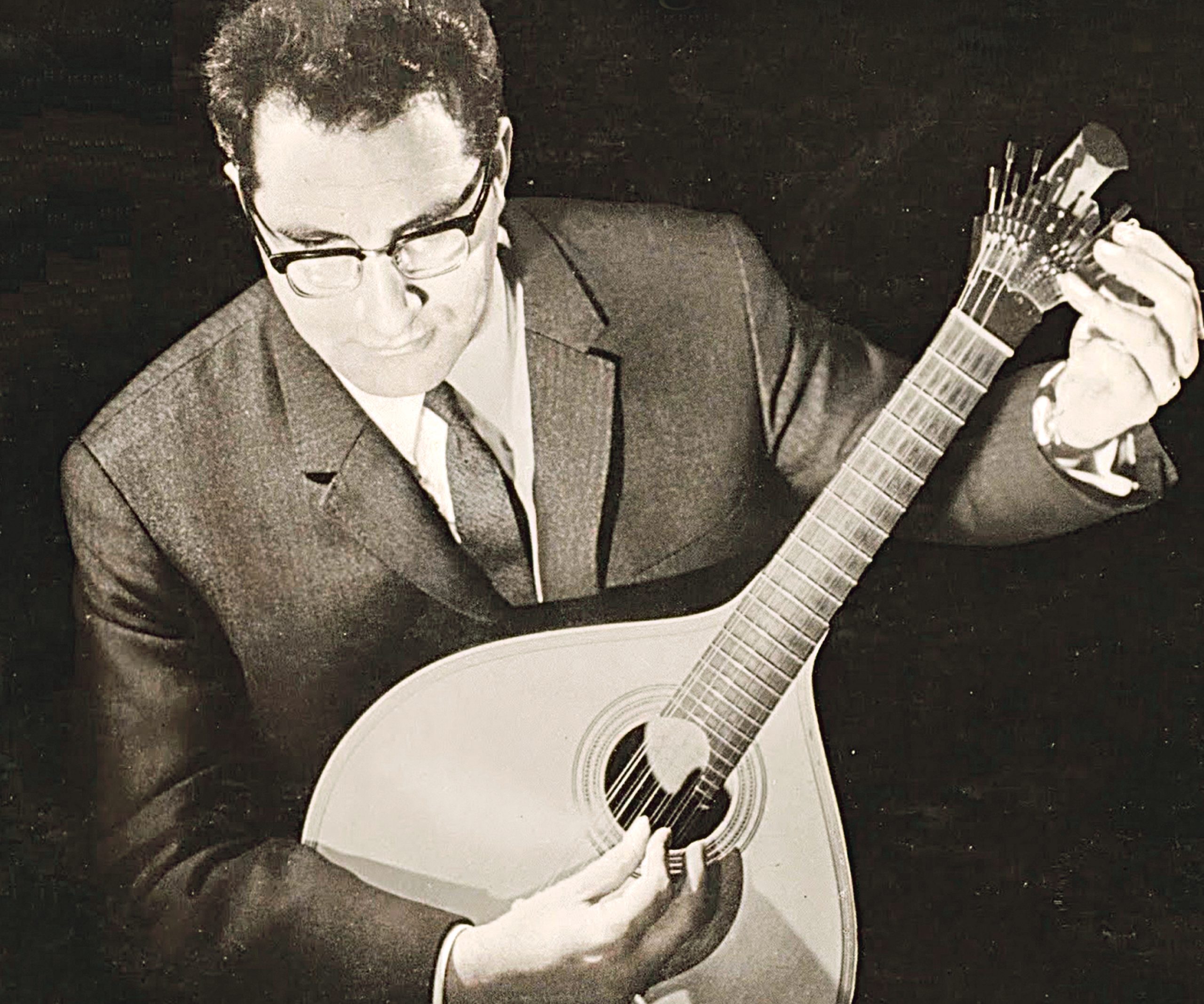 Carlos Paredes e a ressurreição de um instrumento cadaverizado 