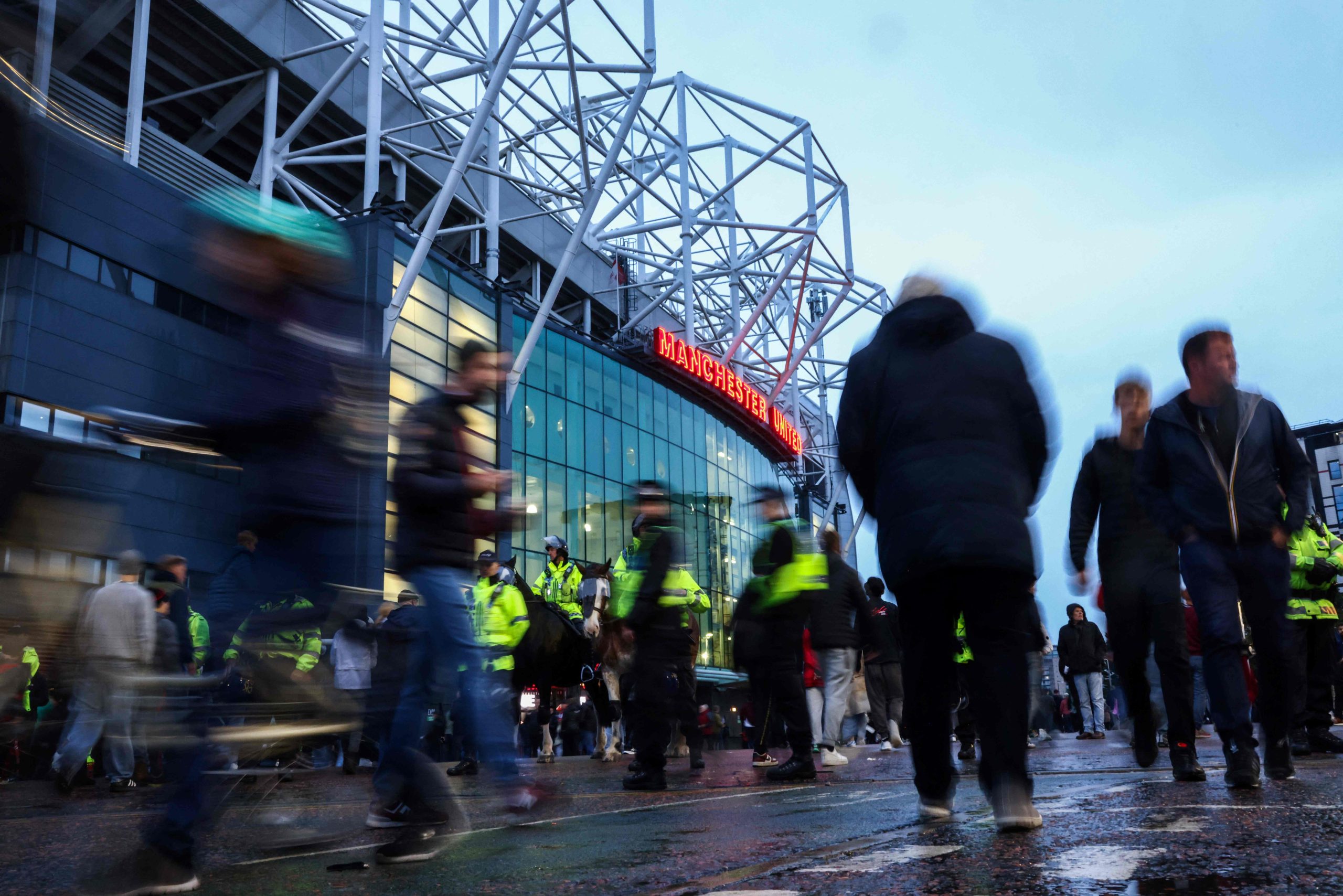 Manchester United quer construir estádio de 100 mil lugares