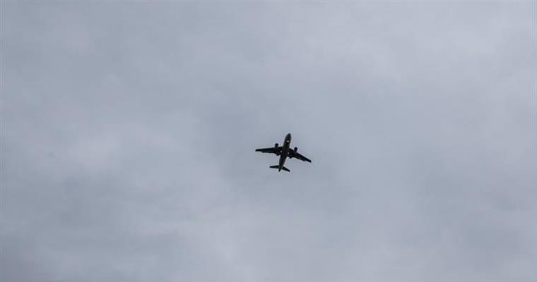 Avião da TAP com 194 passageiros desviado para o Porto após alerta de fumo