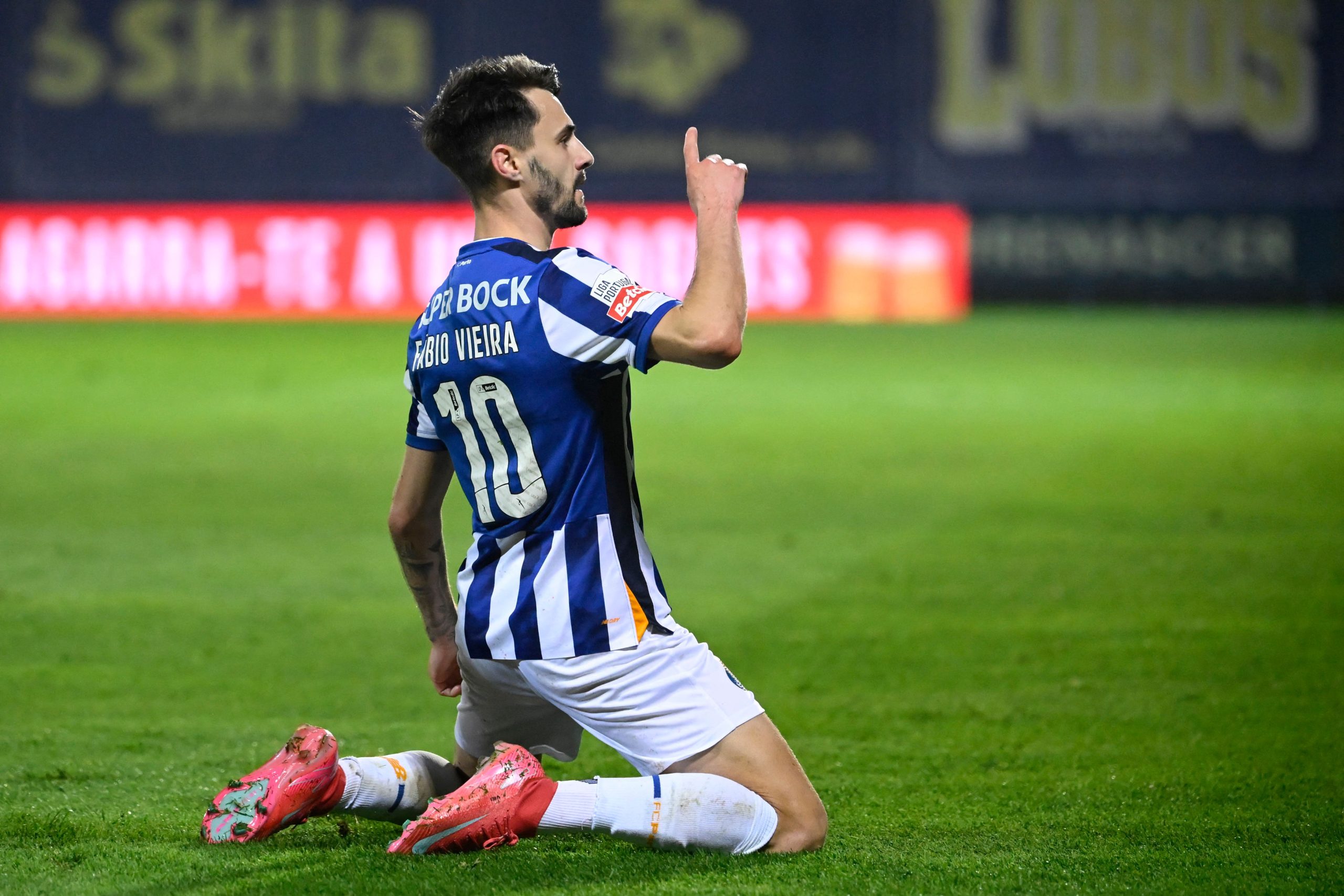 FC Porto vence Arouca por 2-0