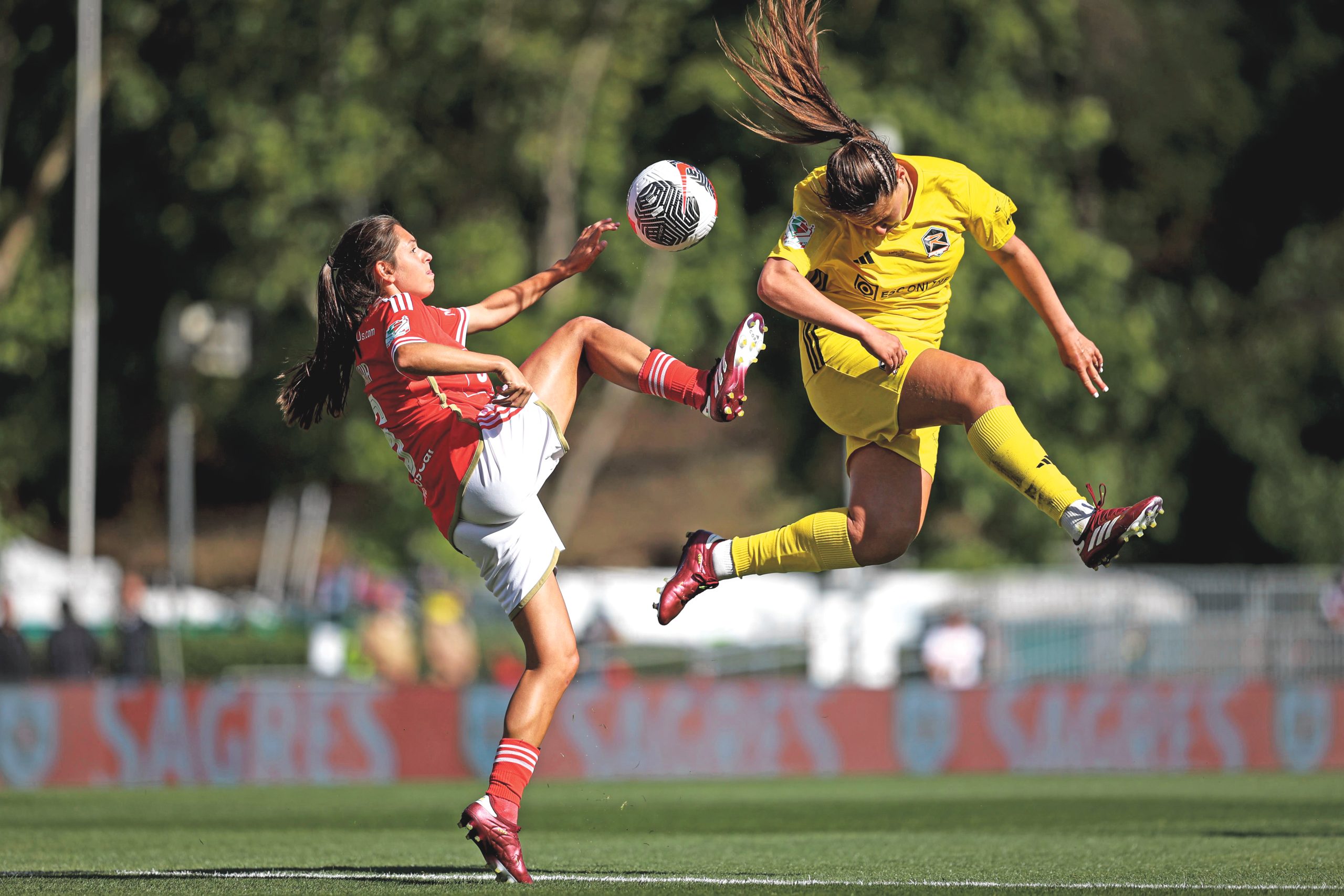Women’s soccer. Historical challenge