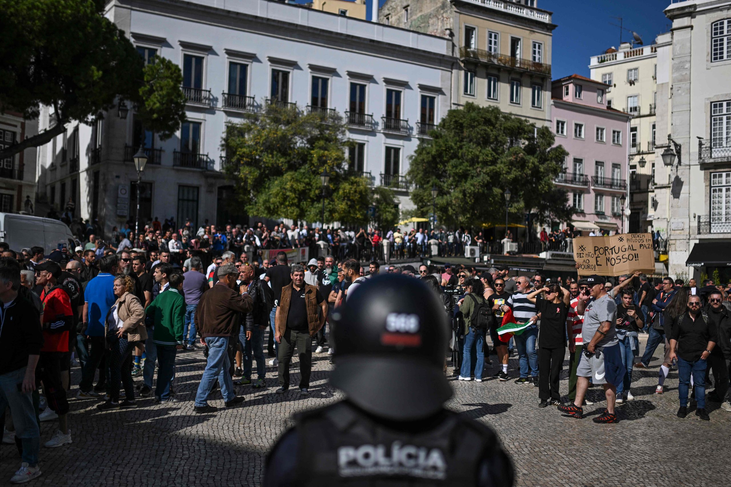 Prison Guard detained in demonstration on April 25 suspended