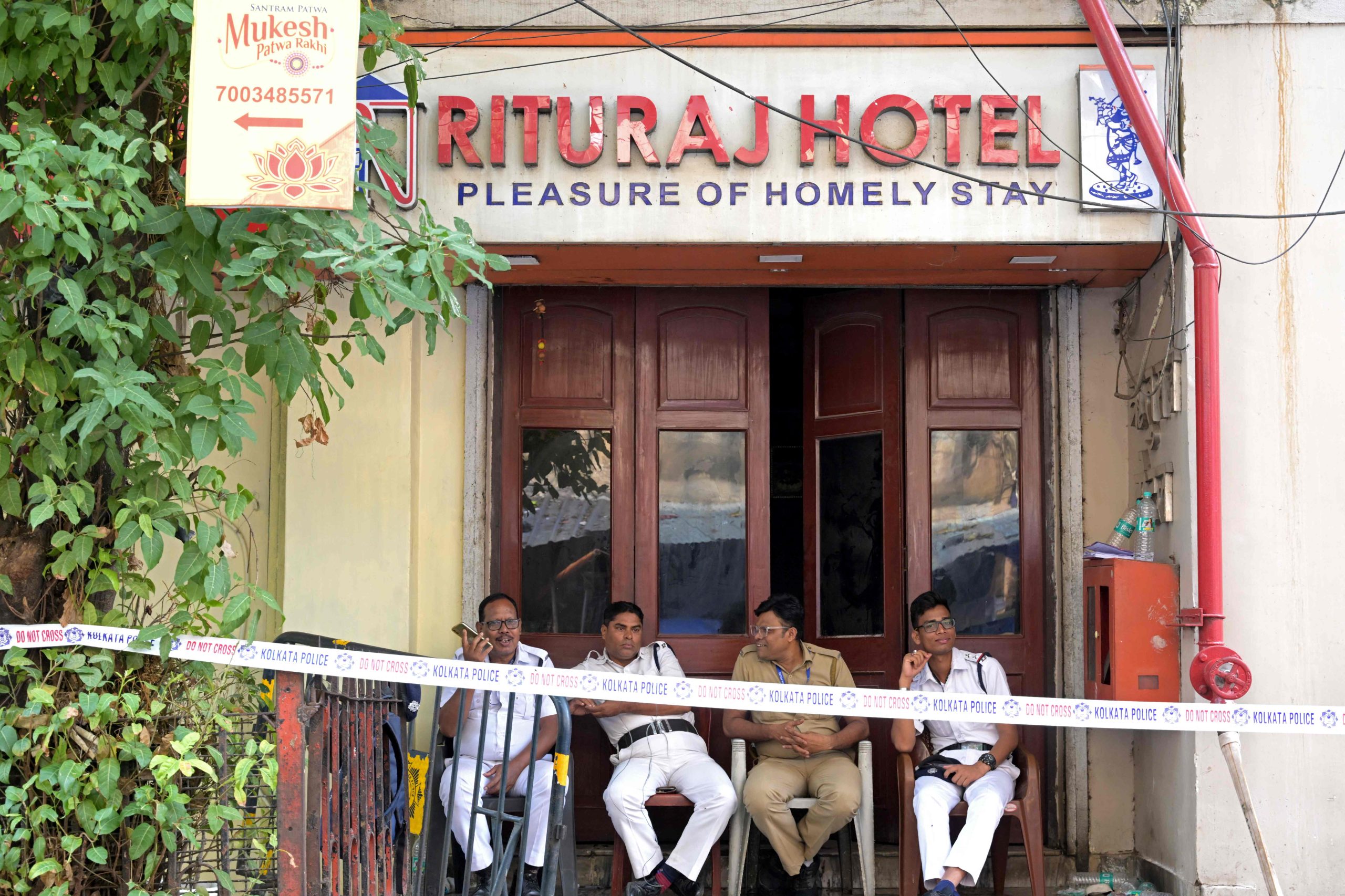 15 Dead in Hotel Fire in Calcutta