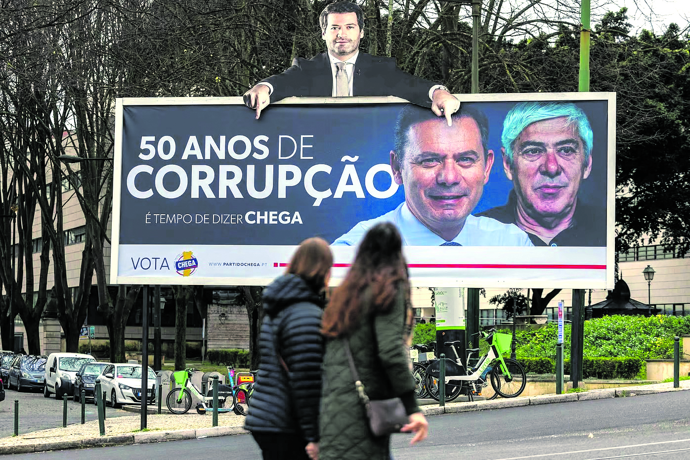 Arrives spends half a million euros on posters spread across the country