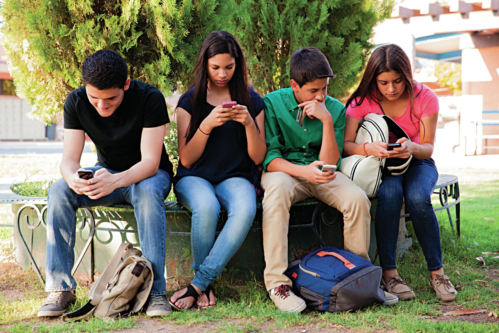 Generation Z. From great global connectivity to isolation