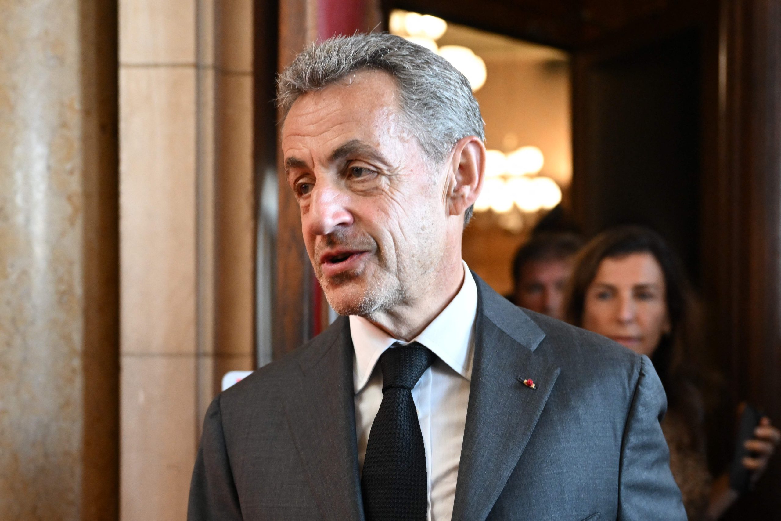 França retira a Legião de Honra a Sarkozy após condenação definitiva por corrupção