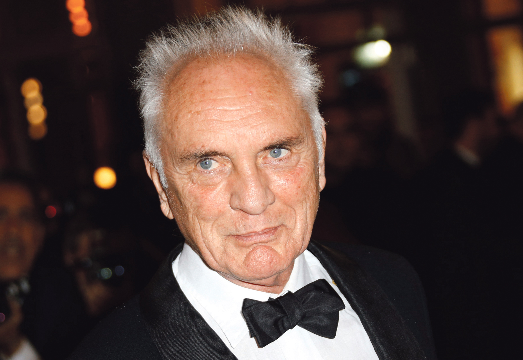 Terence Stamp. Tudo começa com um sonho de criança