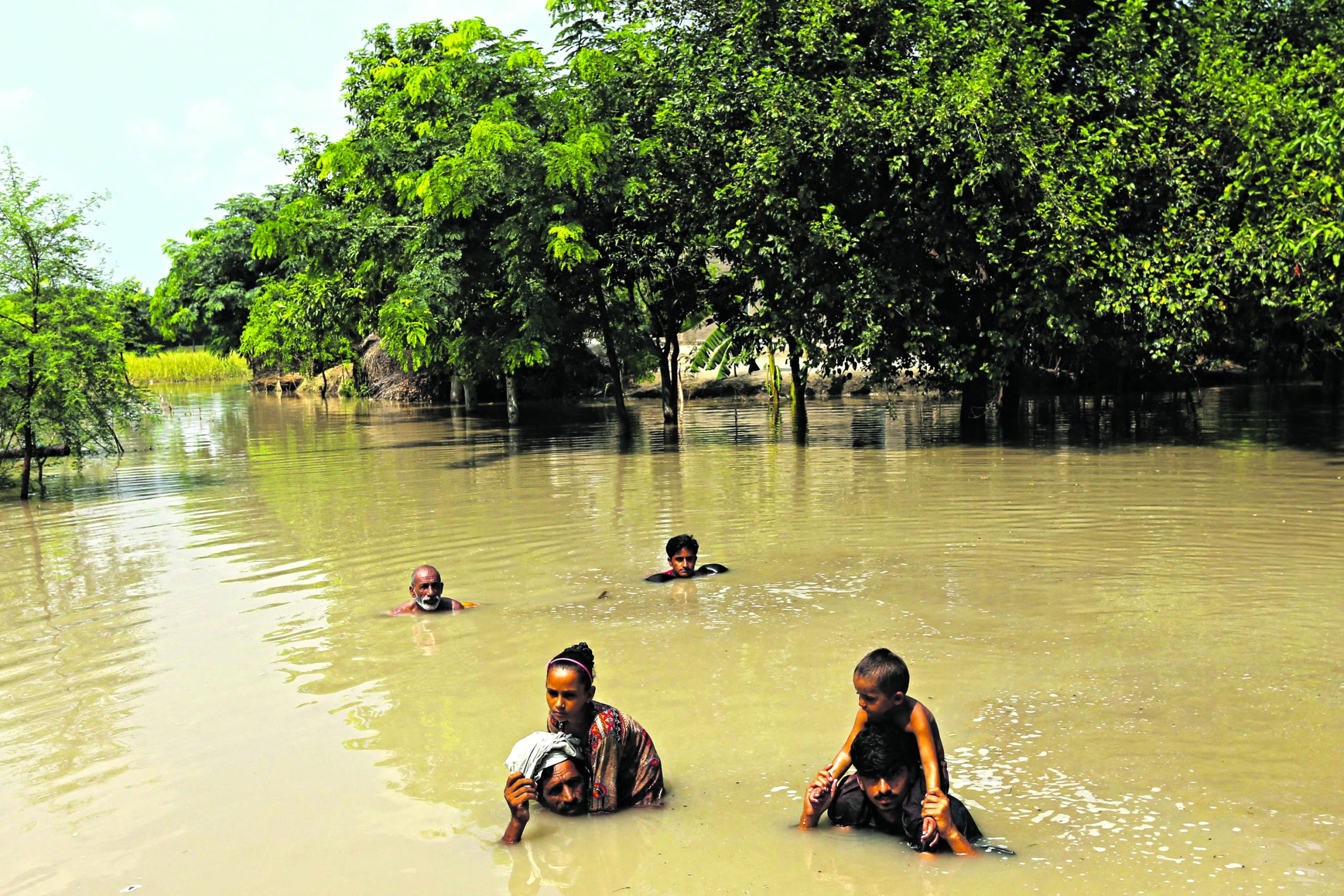 Inundações no Paquistão matam centenas