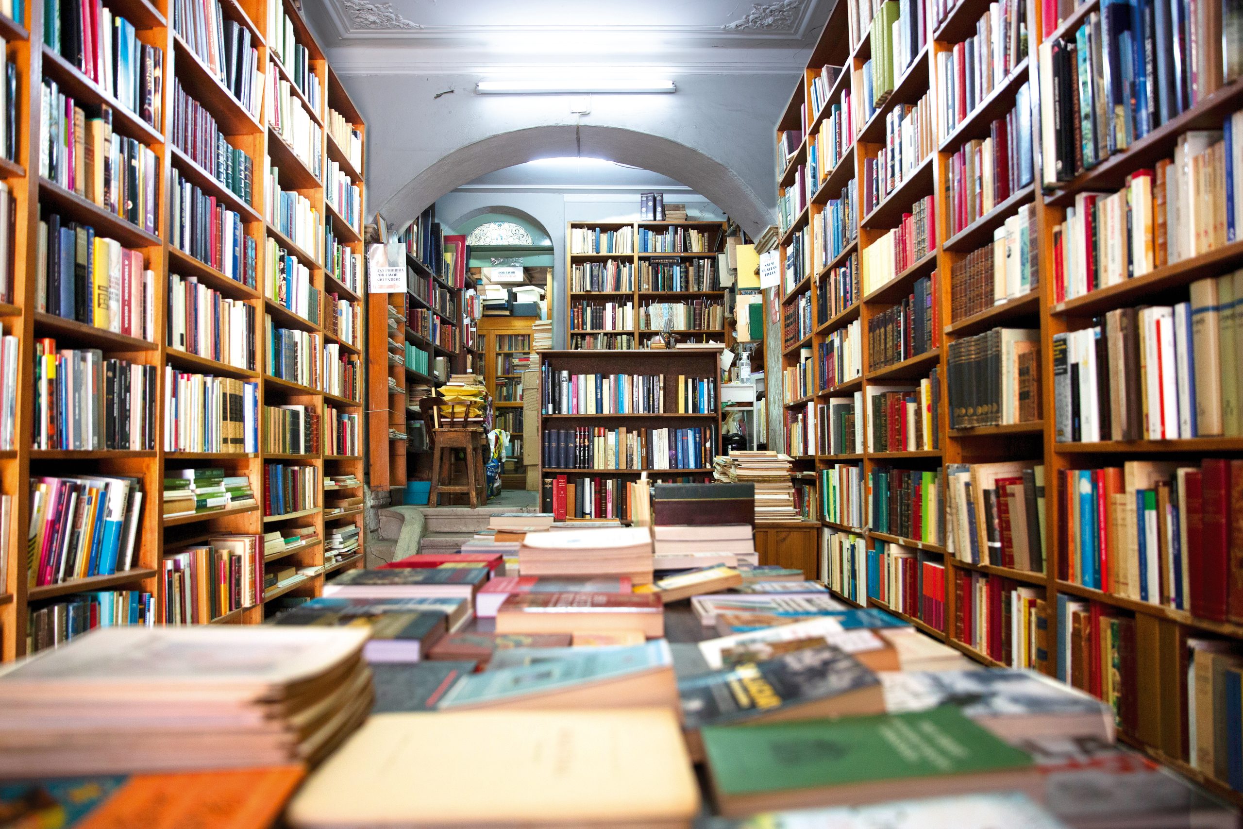 O mutismo dos livros frente à orgia publicitária editorial