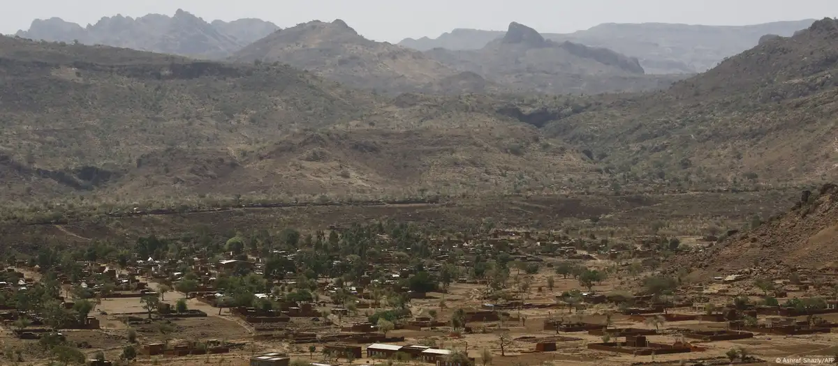 Mais de mil mortos após deslizamento de terras no Sudão que soterrou aldeia inteira