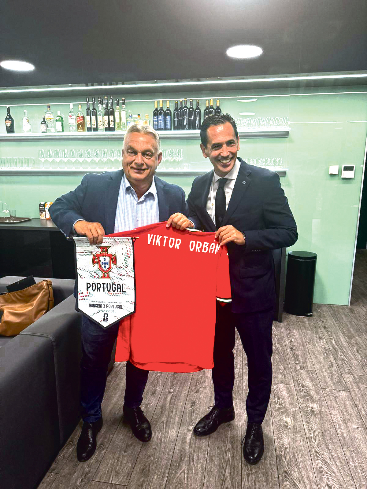 A troca de galhardetes entre Proença e Orbán