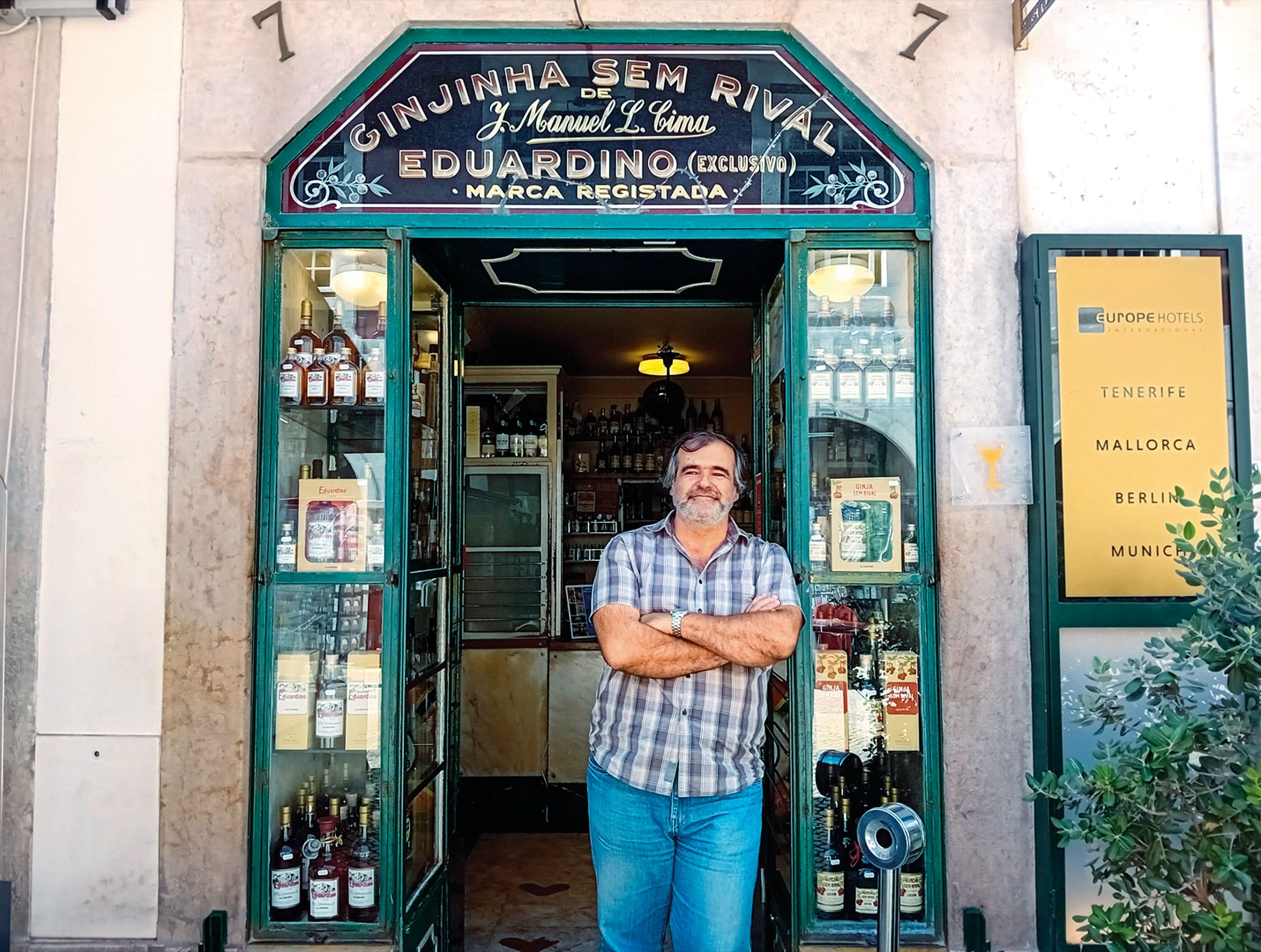 “Não entendo como é que se permite que se apague assim a história”