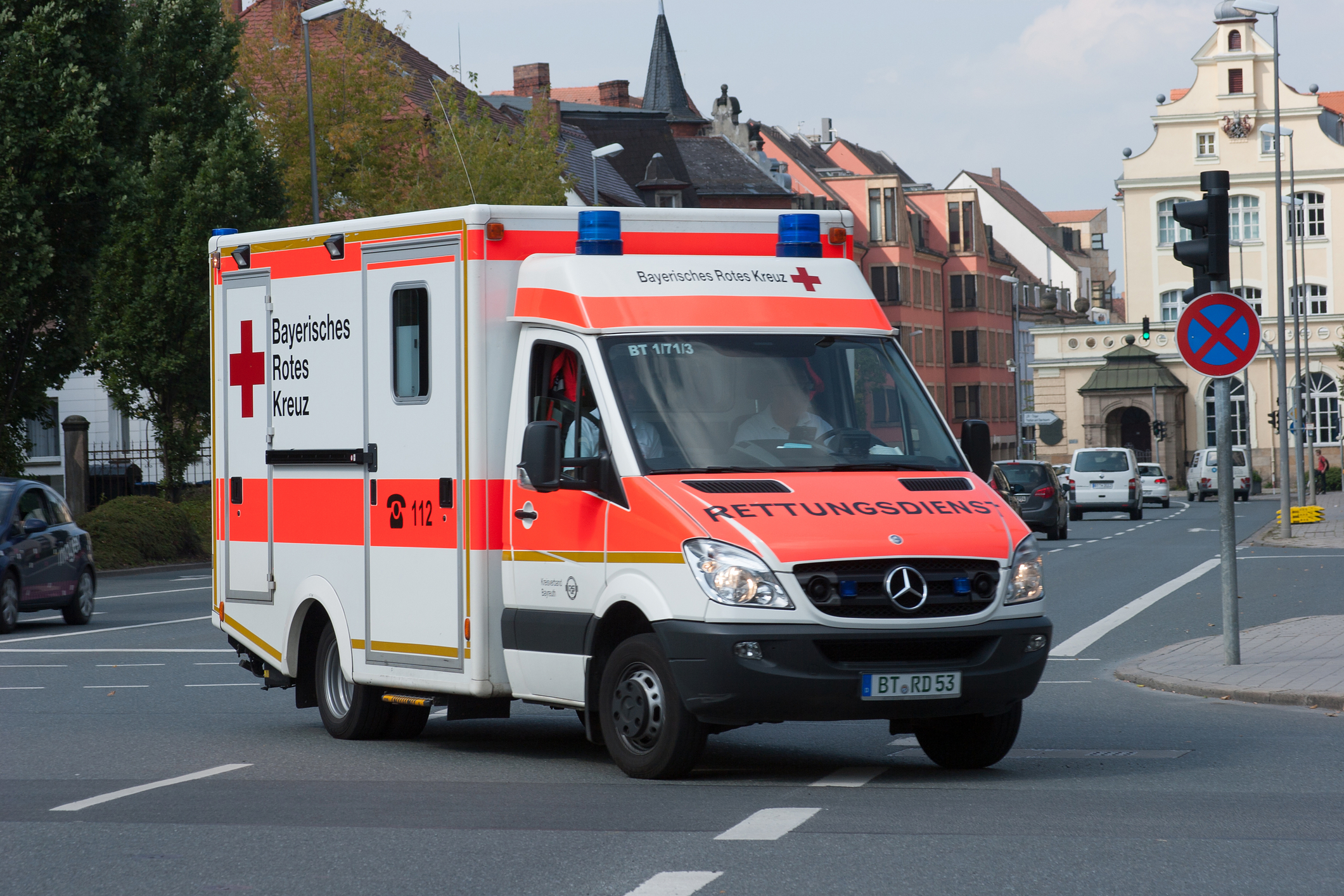 Autarca alemã em estado crítico ao ser esfaqueada na rua perto de casa