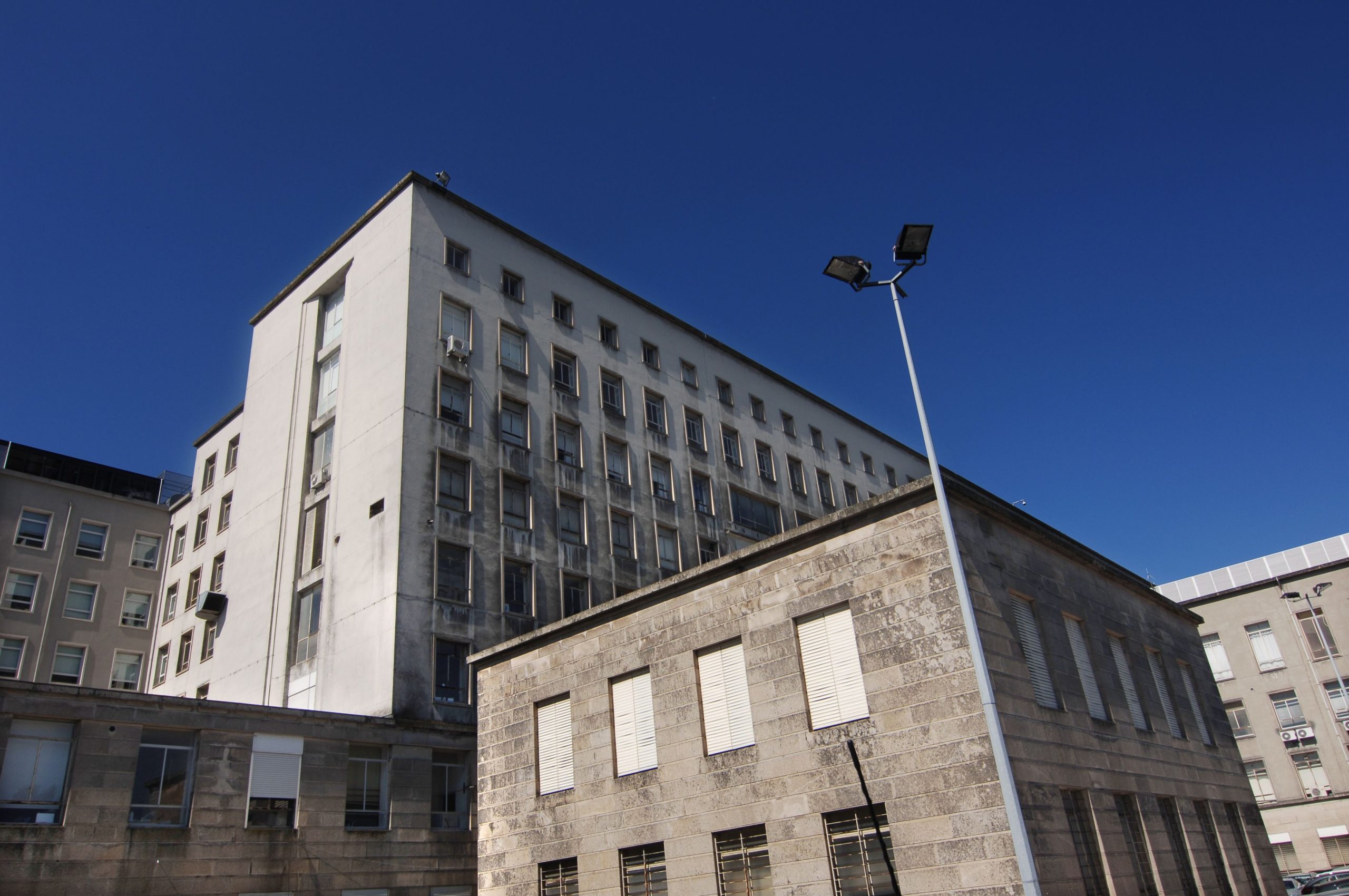 “Vim como amigo”. José Luís Carneiro visita Marcelo no hospital e leva-lhe um presente especial