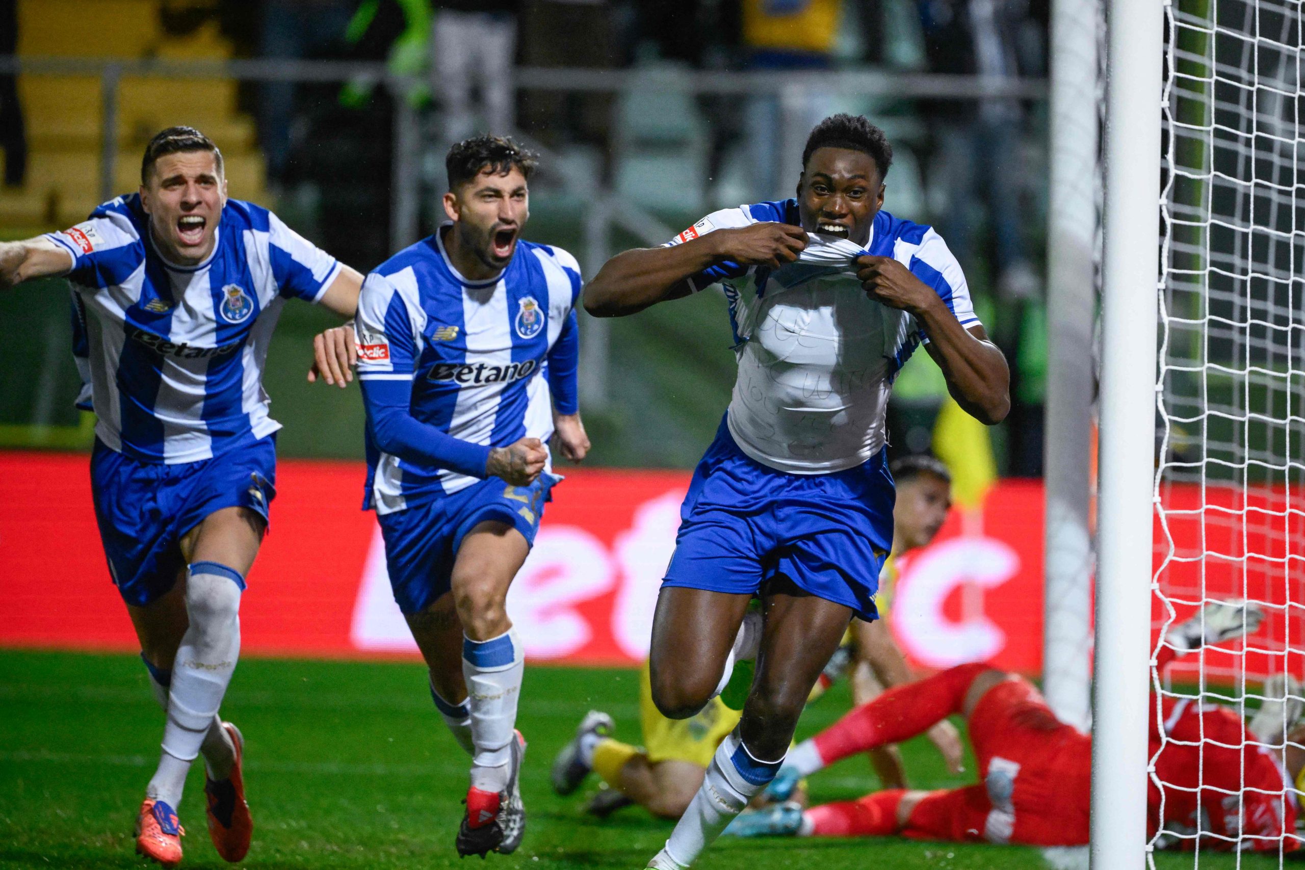 FC Porto reforça liderança com vitória em Tondela e abre cinco pontos para o Sporting