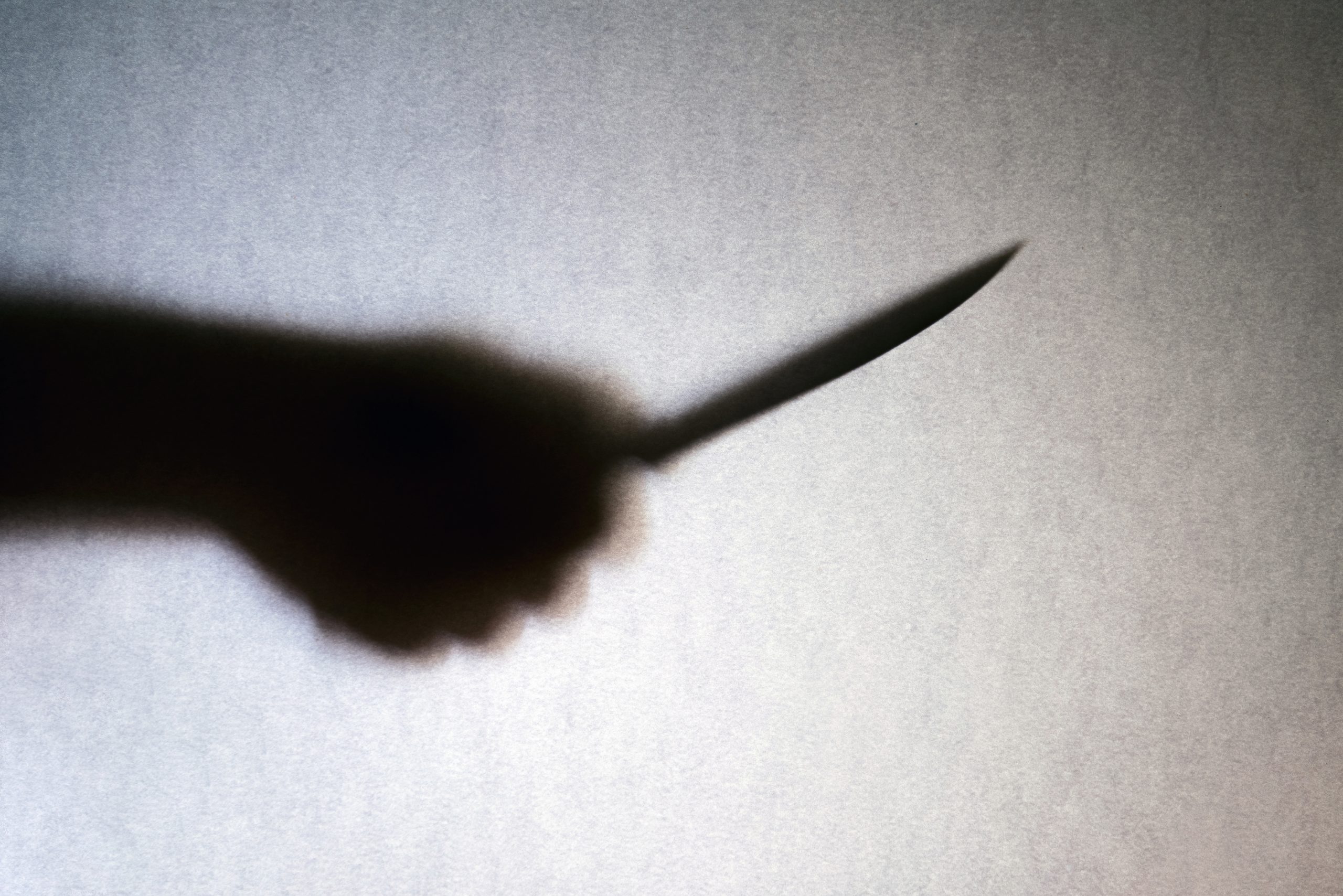 Homem mata outro por dívida de 500 euros e esfaqueia mulher e filho em Óbidos