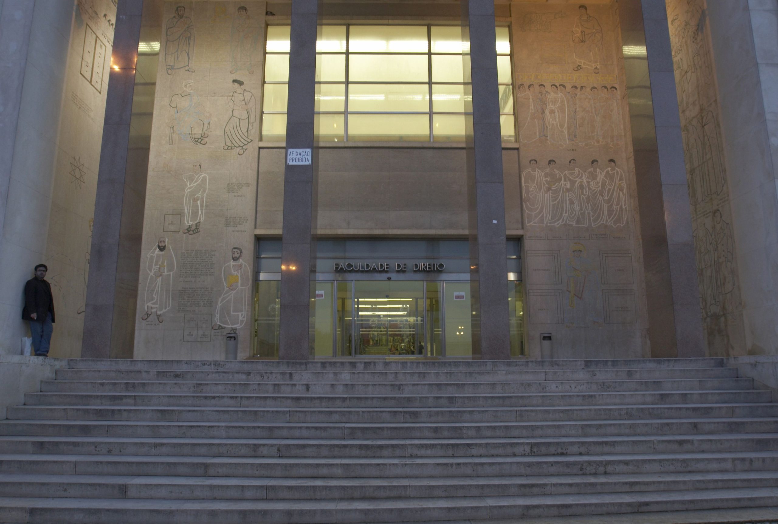 Faculdade de Direito suspende ligações com ex-adjunto da Justiça após detenção por abuso sexual de crianças