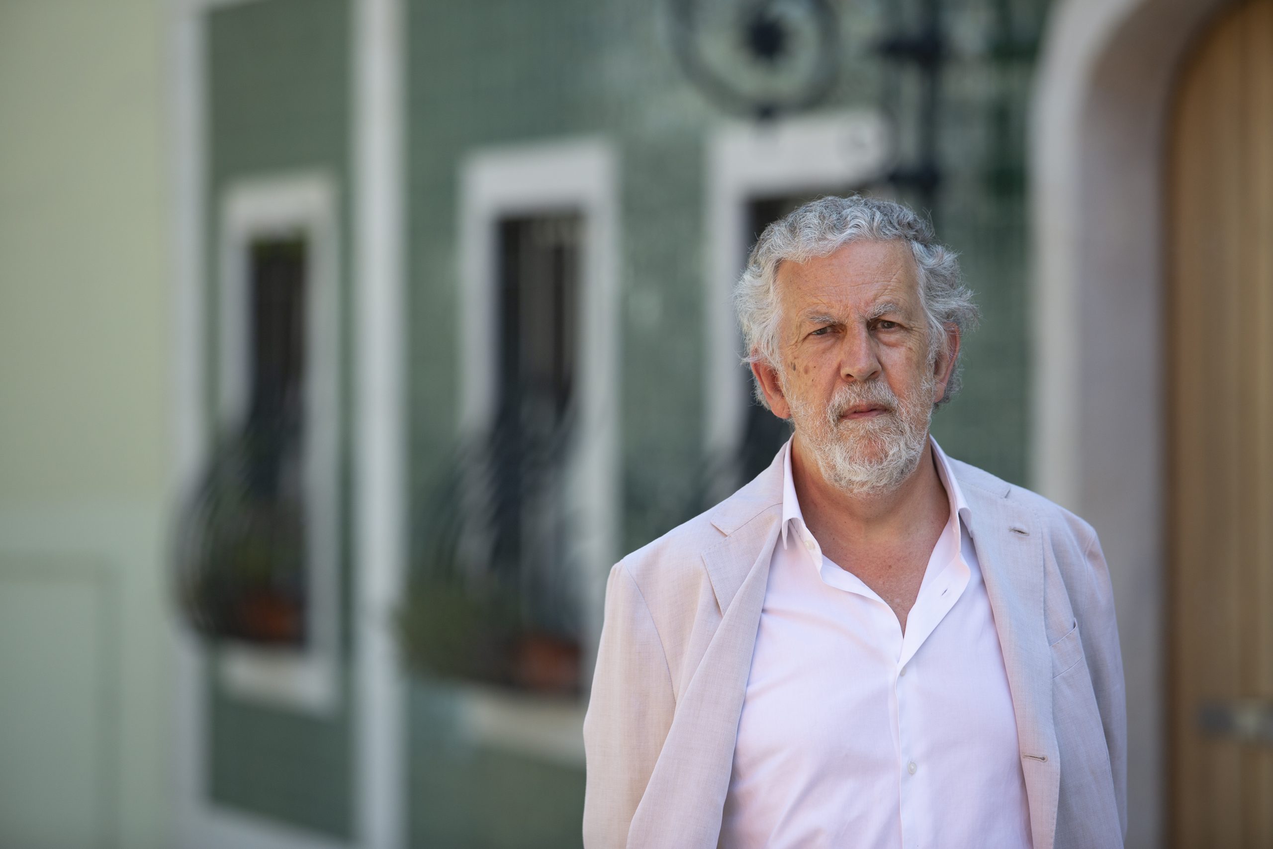 Presidenciais. Ações, contradições e um mandatário que quer mudar o hino