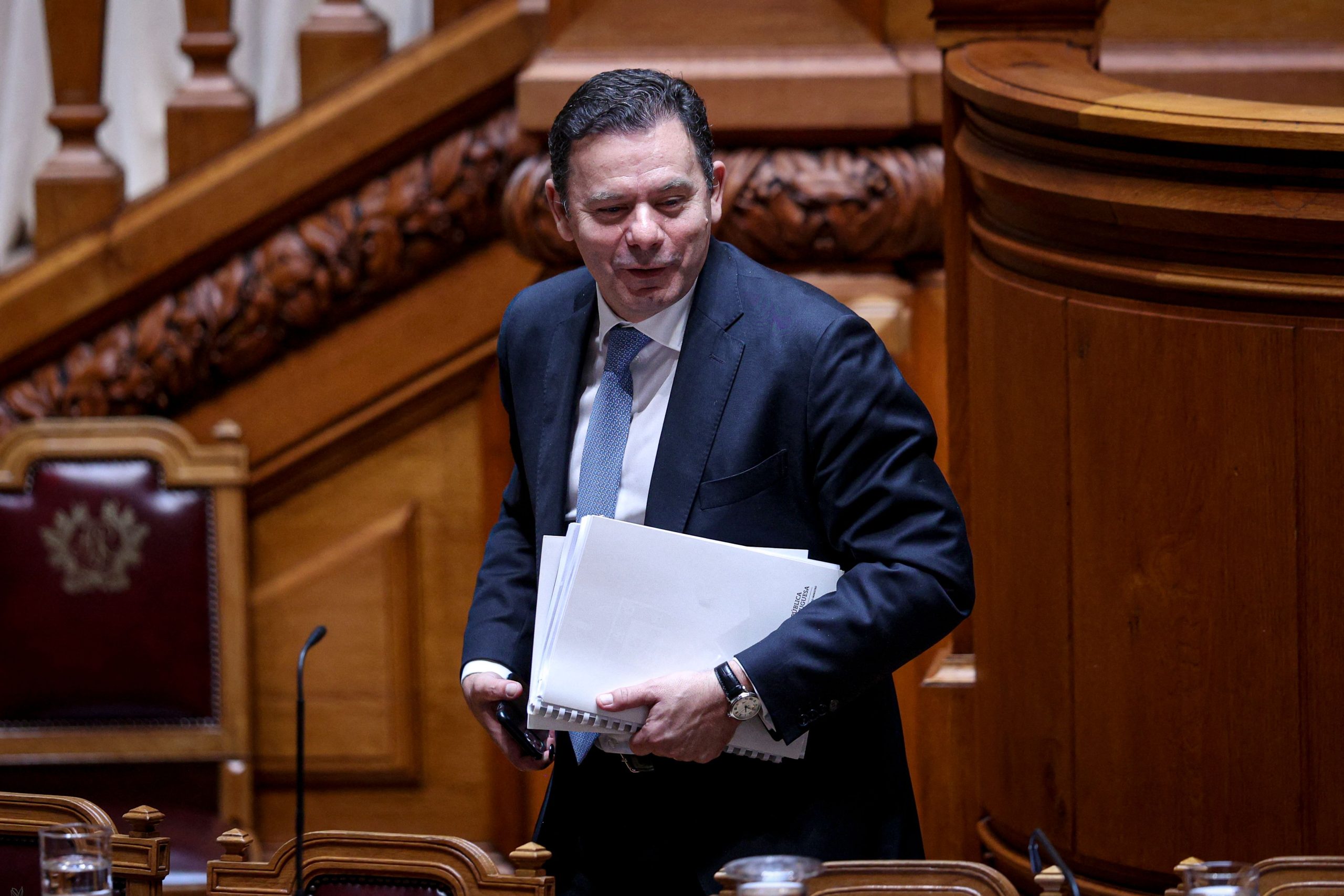 Montenegro trava regionalização e afasta mudanças até ao fim da legislatura